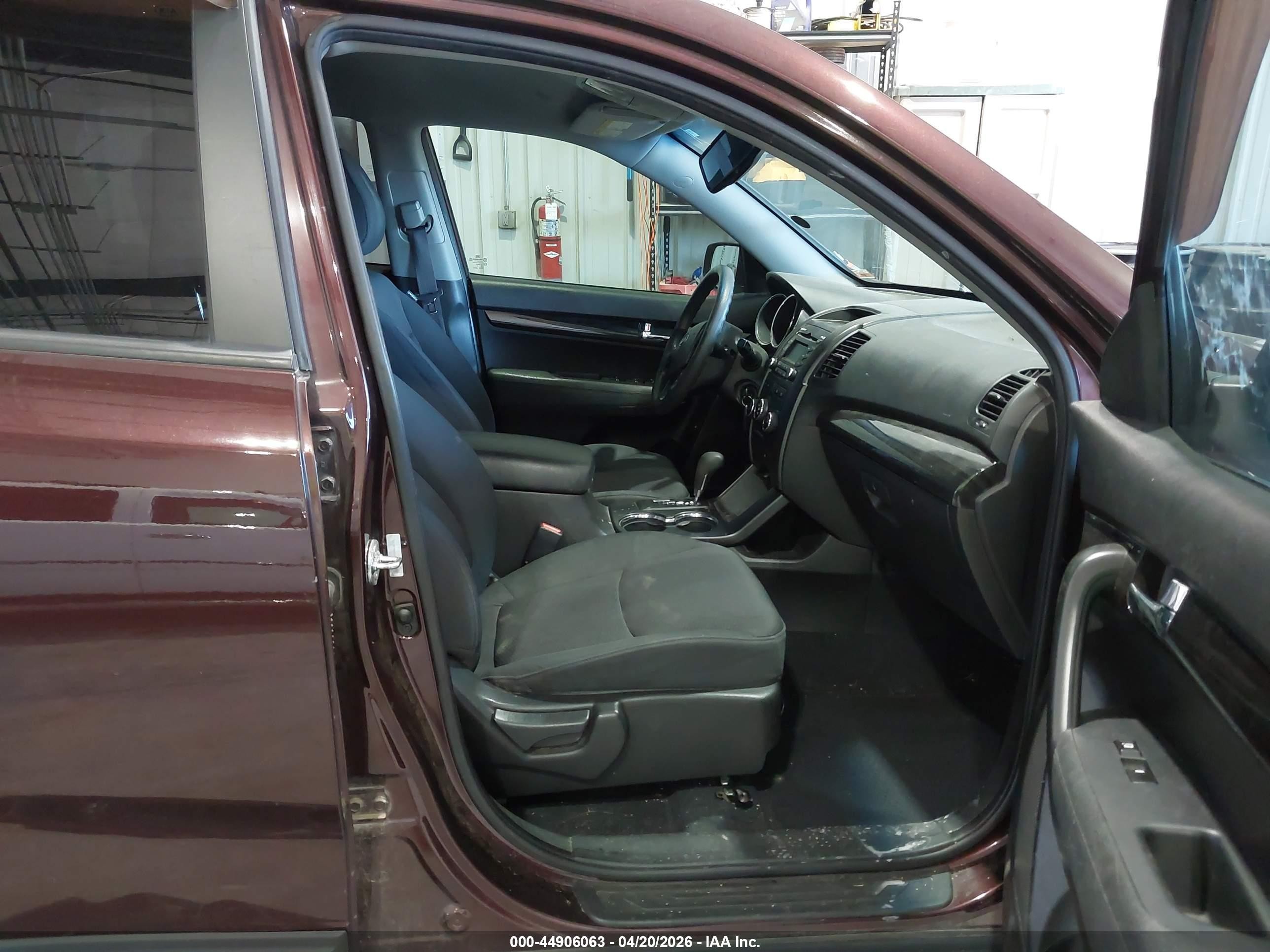 2011 Kia Sorento Lx V6 Burgundy vin: 5XYKTDA24BG144851