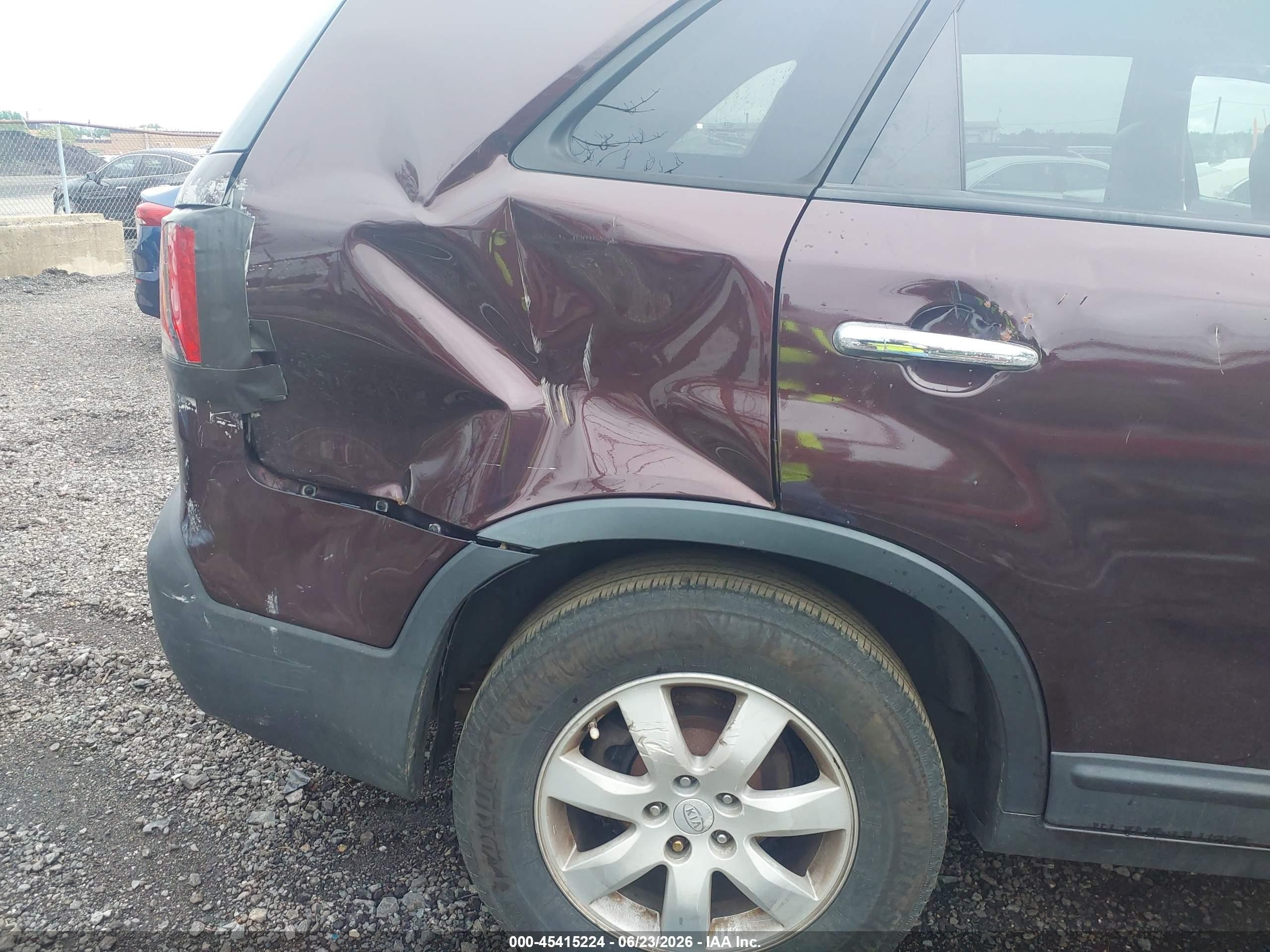 2011 Kia Sorento Lx V6 Burgundy vin: 5XYKTDA24BG166090