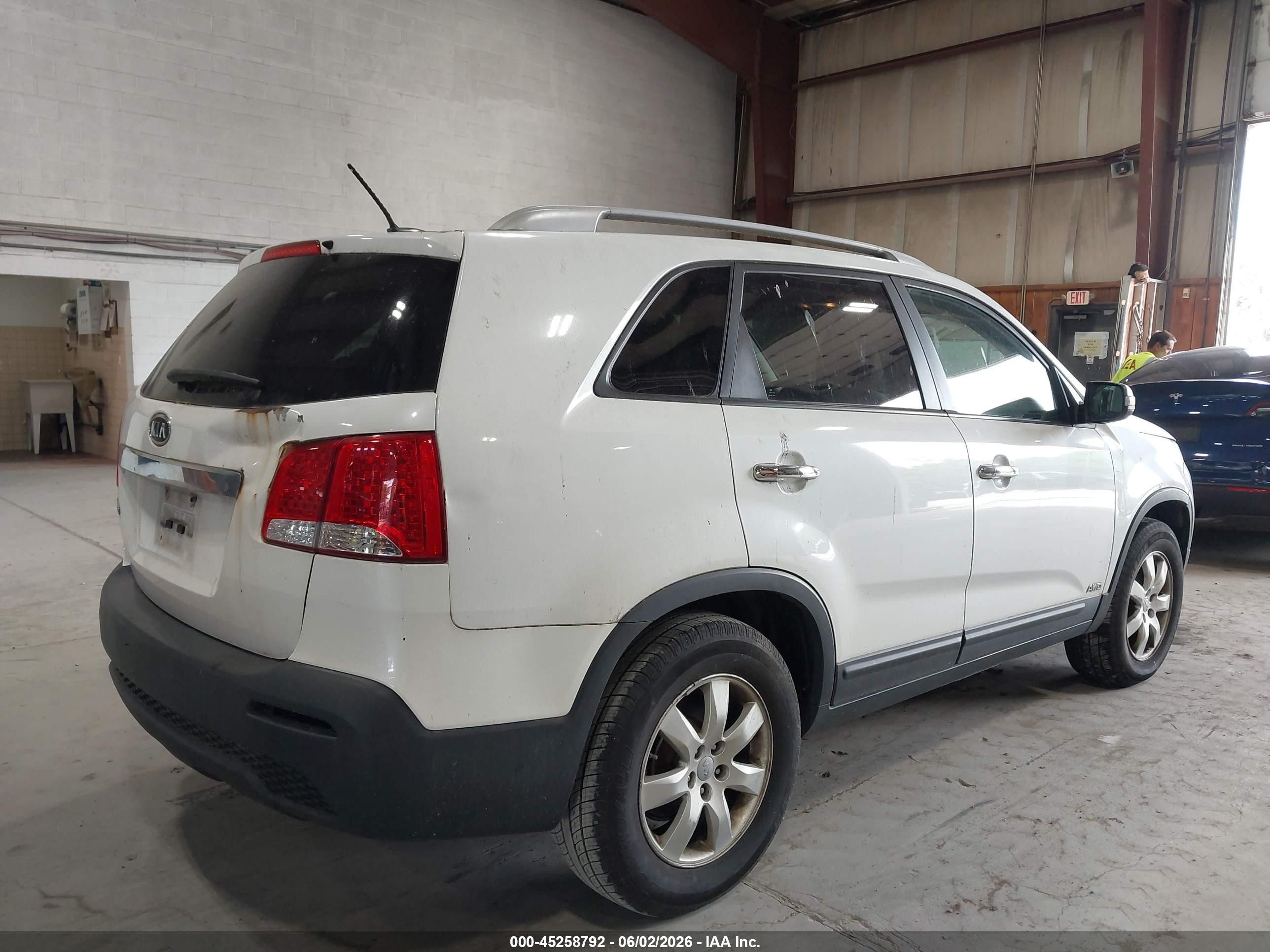 2012 Kia Sorento Lx V6 Белый vin: 5XYKTDA24CG286960
