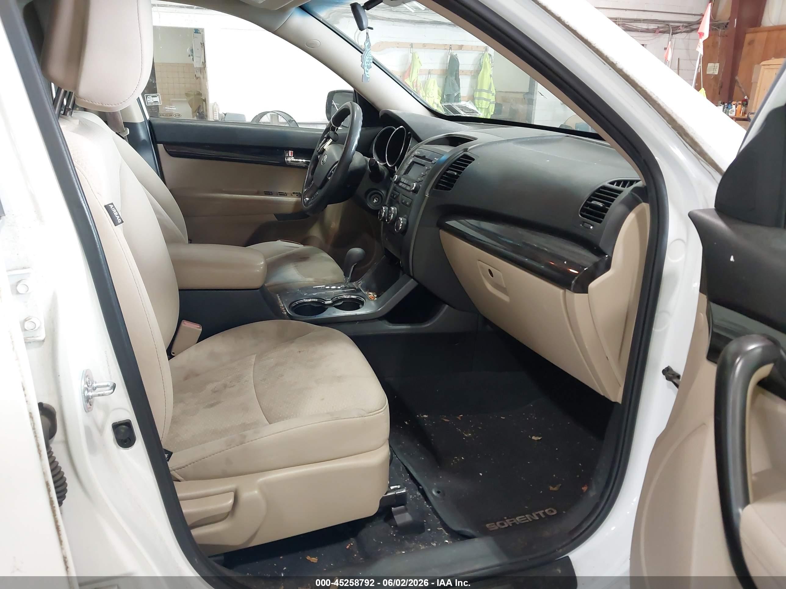 2012 Kia Sorento Lx V6 Белый vin: 5XYKTDA24CG286960