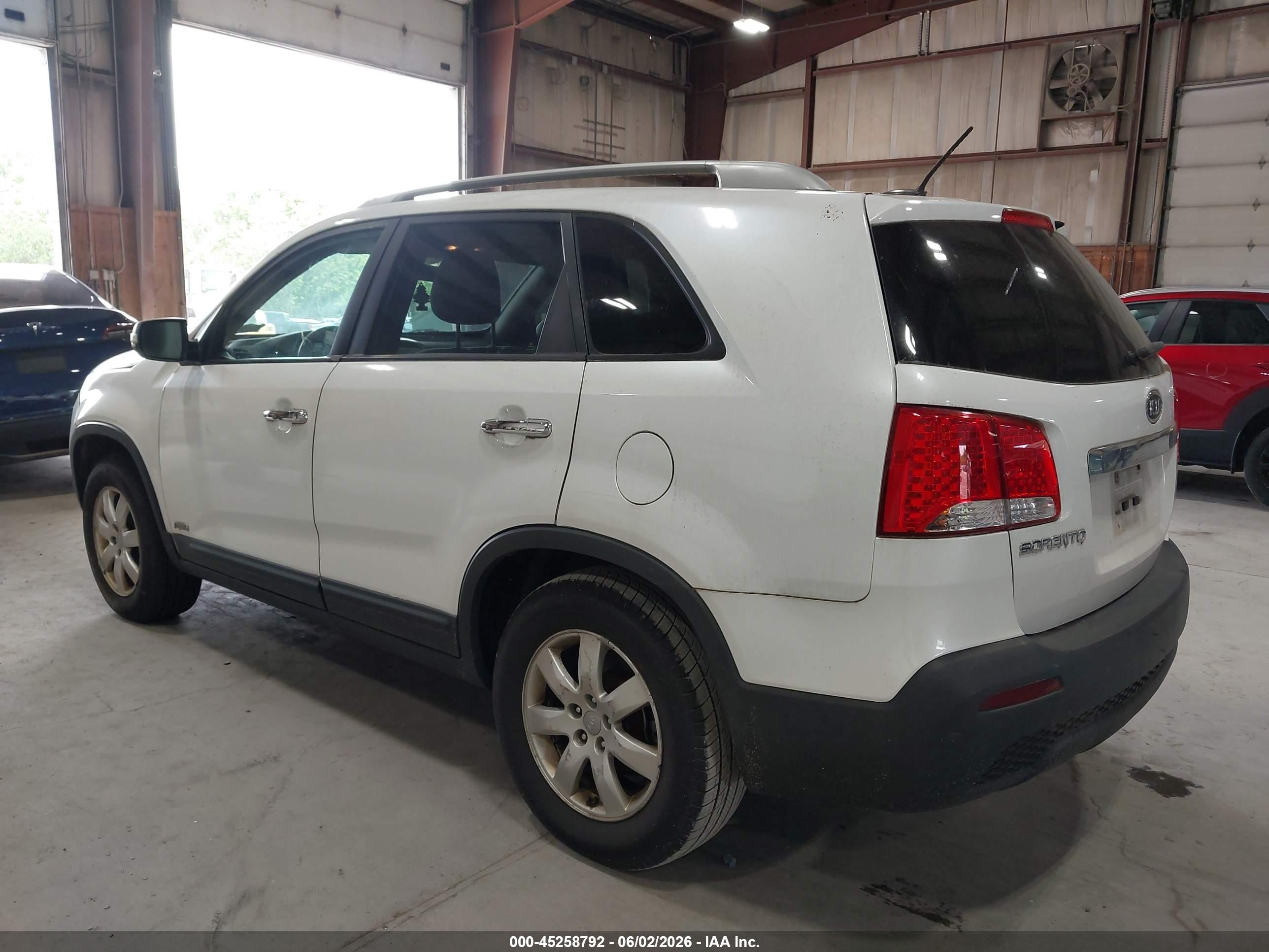 2012 Kia Sorento Lx V6 Белый vin: 5XYKTDA24CG286960