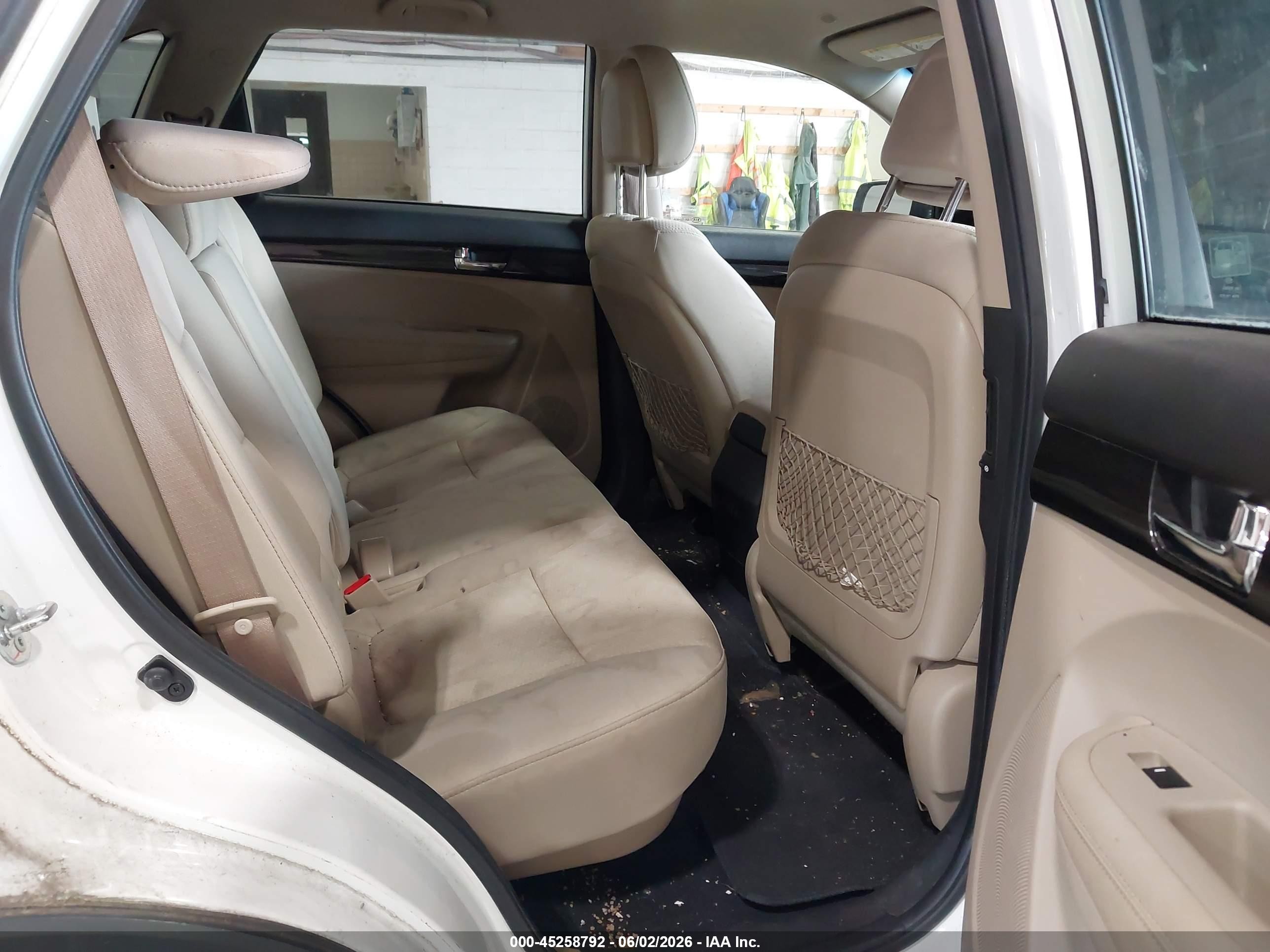 2012 Kia Sorento Lx V6 Белый vin: 5XYKTDA24CG286960