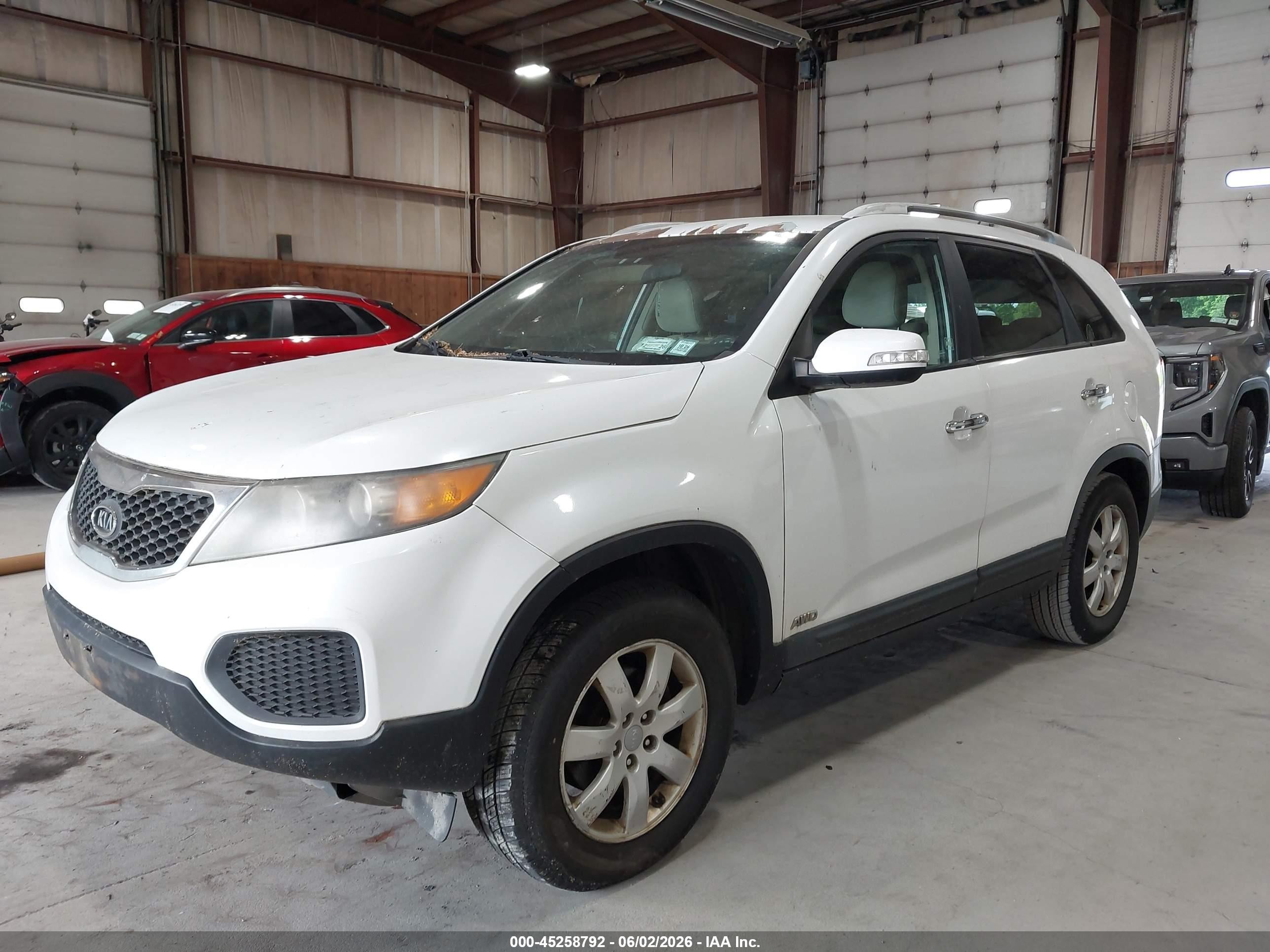 2012 Kia Sorento Lx V6 Белый vin: 5XYKTDA24CG286960
