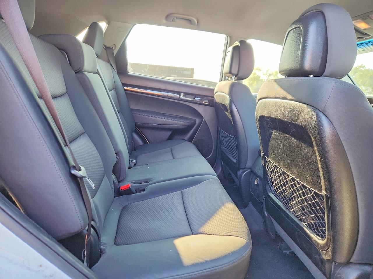 2013 Kia Sorento Lx White vin: 5XYKTDA24DG310160