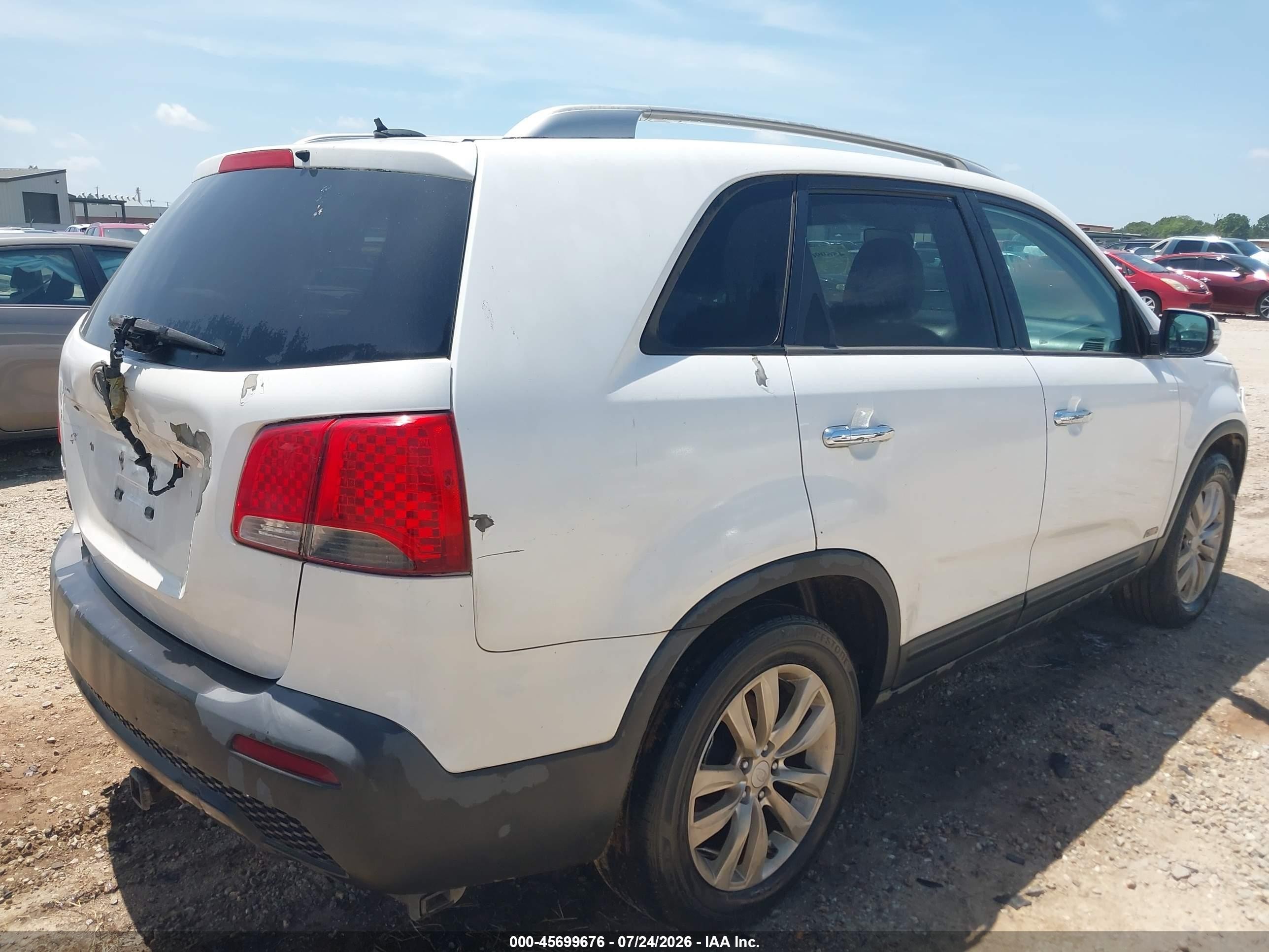 2011 Kia Sorento Lx V6 White vin: 5XYKTDA25BG048646