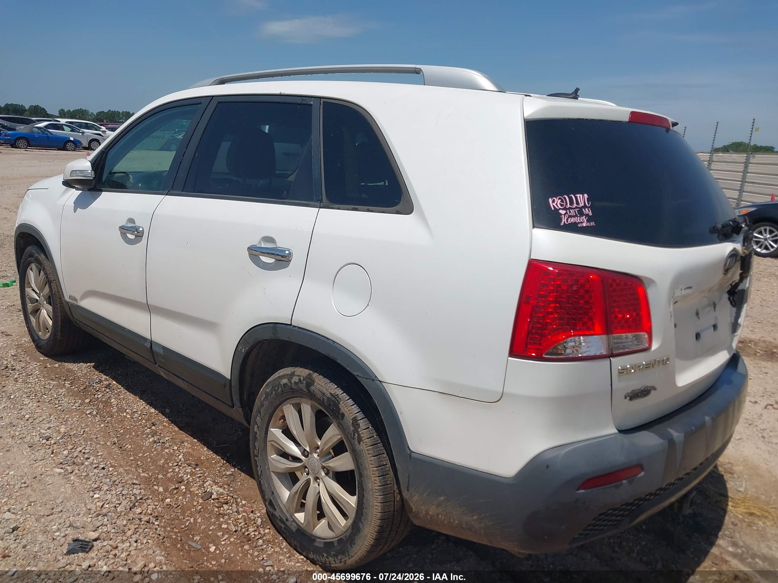 2011 Kia Sorento Lx V6 White vin: 5XYKTDA25BG048646