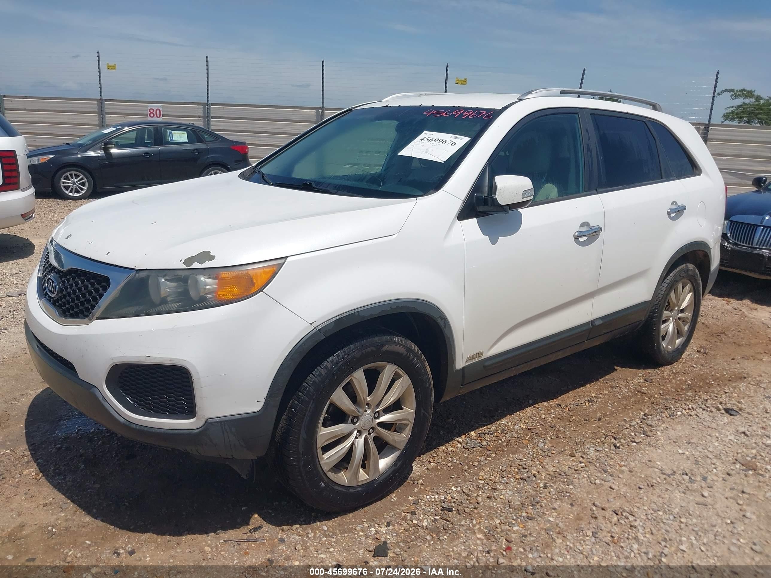 2011 Kia Sorento Lx V6 White vin: 5XYKTDA25BG048646