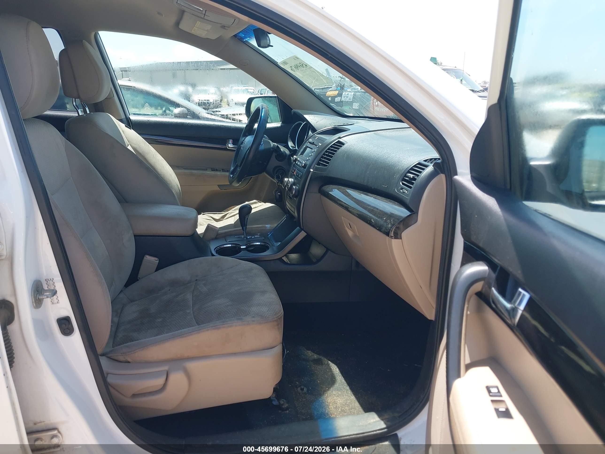 2011 Kia Sorento Lx V6 White vin: 5XYKTDA25BG048646
