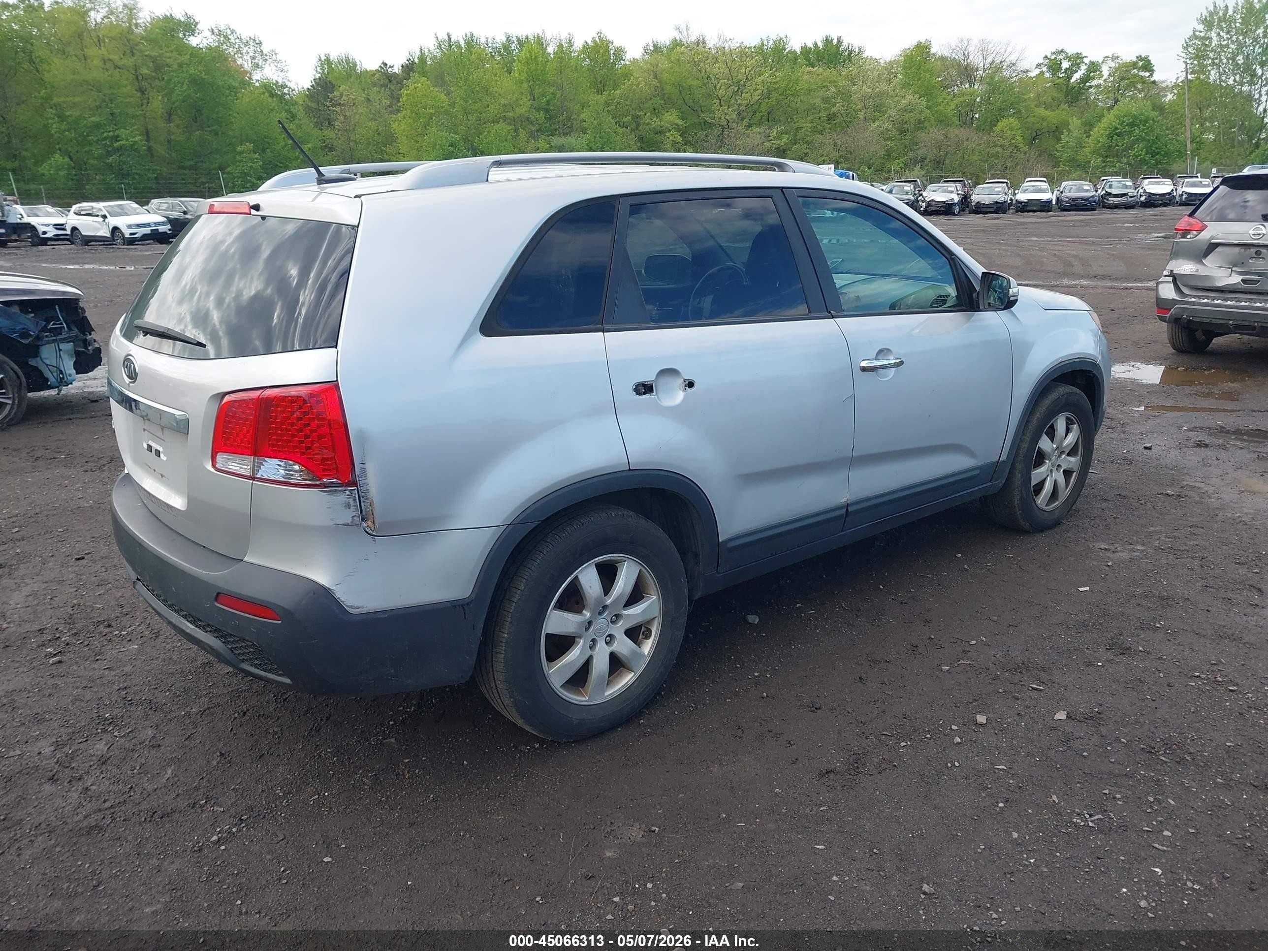 2011 Kia Sorento Lx V6 Серебряный vin: 5XYKTDA25BG107503