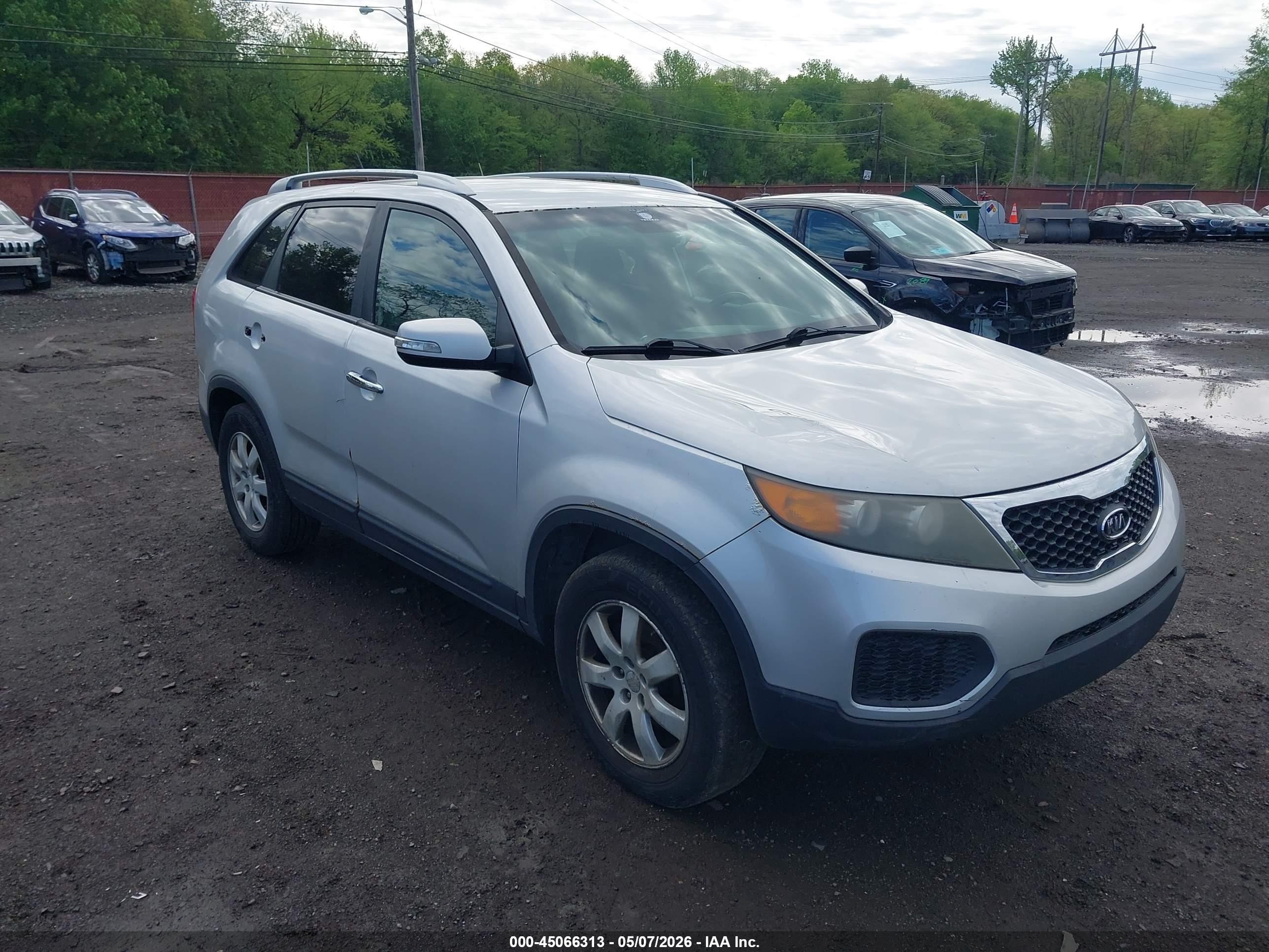 2011 Kia Sorento Lx V6 Серебряный vin: 5XYKTDA25BG107503