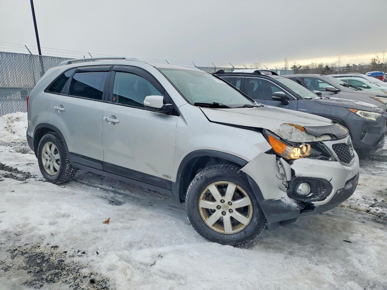2013 Kia Sorento Lx Silver vin: 5XYKTDA25DG377625