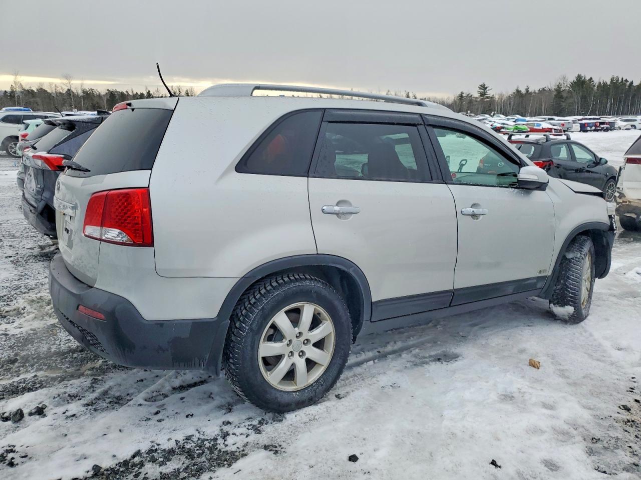 2013 Kia Sorento Lx Silver vin: 5XYKTDA25DG377625