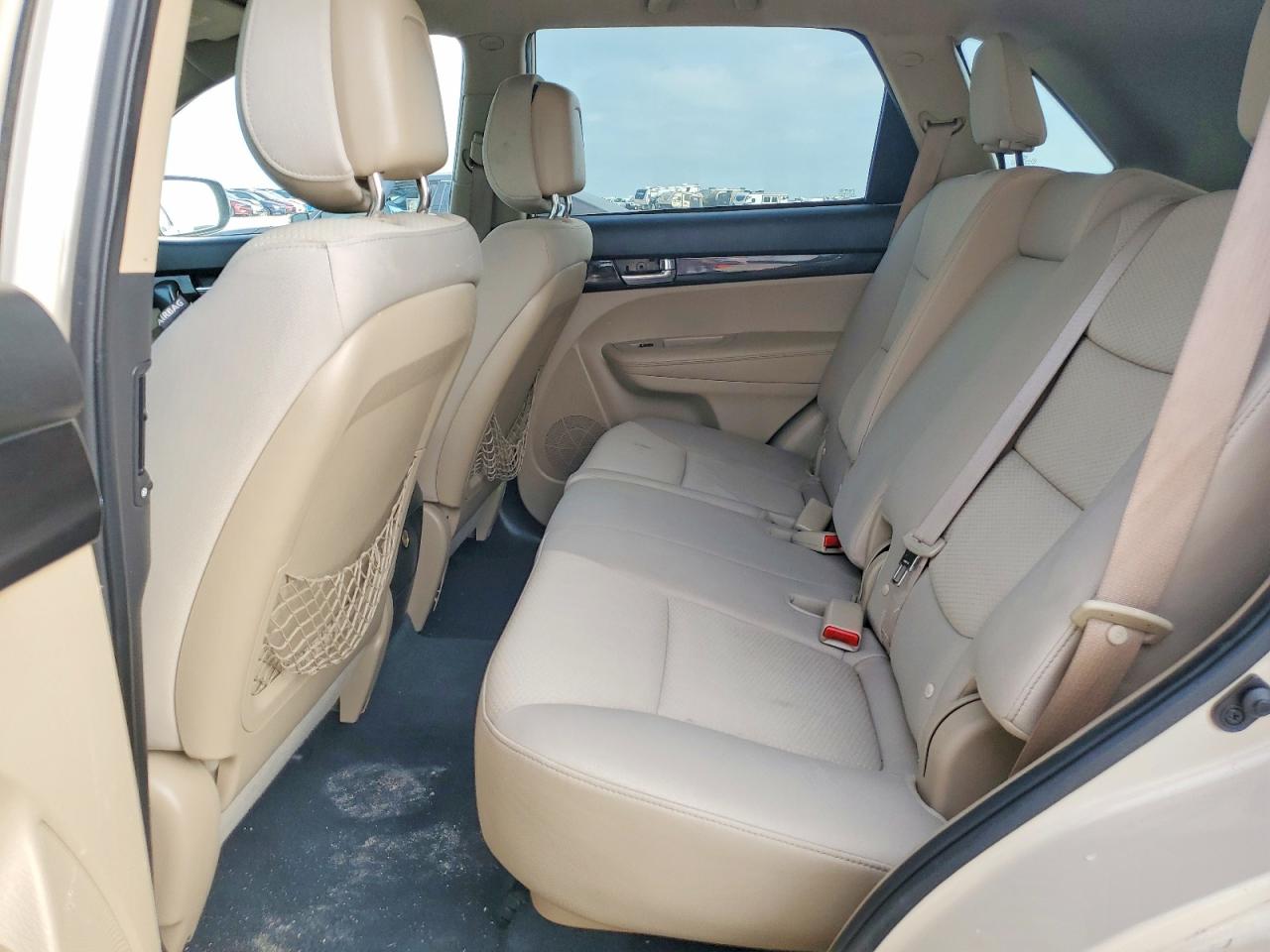 2011 Kia Sorento Lx Beige vin: 5XYKTDA26BG068842