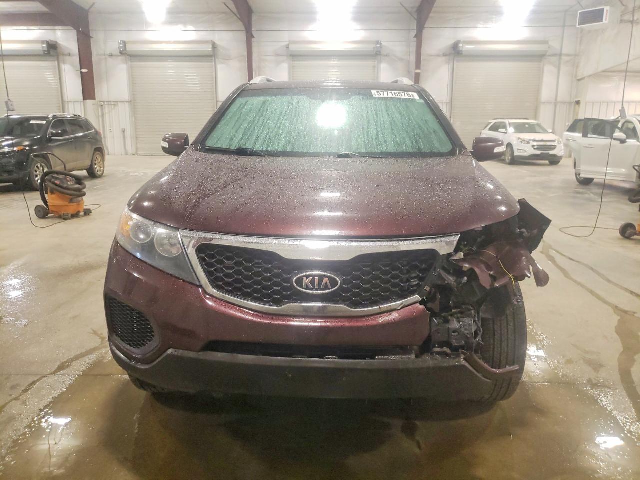 2012 Kia Sorento Lx Burgundy vin: 5XYKTDA26CG259355