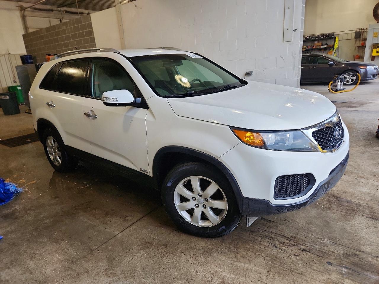 2013 Kia Sorento Lx White vin: 5XYKTDA26DG338963