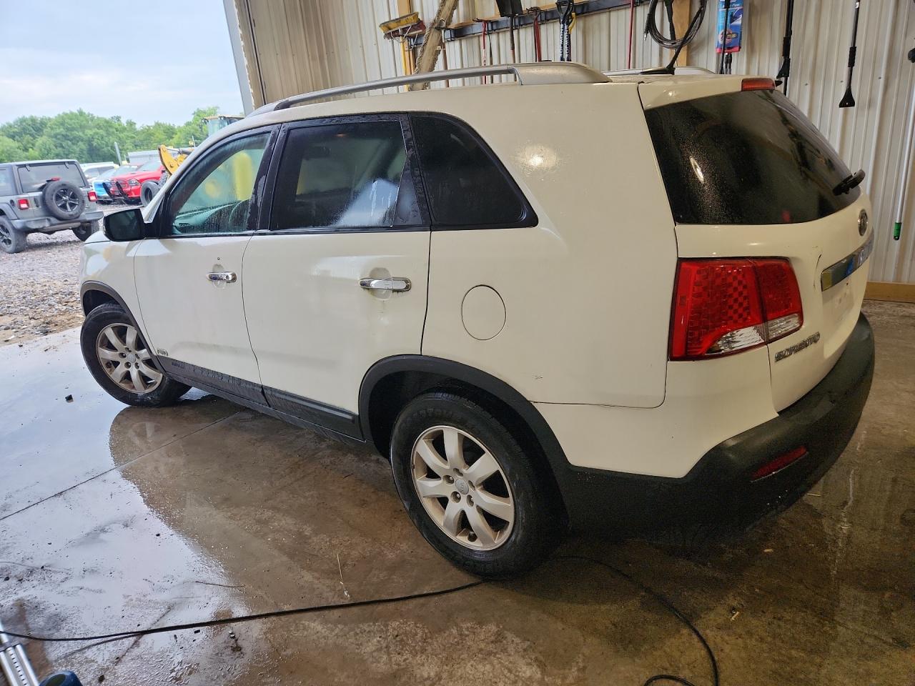 2013 Kia Sorento Lx White vin: 5XYKTDA26DG338963 Damage: Left Rear Door, Dent(S) W/ Paint Dmg, 9 To 10 Inches