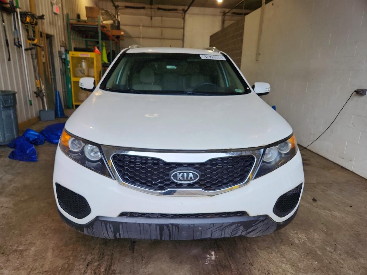 2013 Kia Sorento Lx White vin: 5XYKTDA26DG338963