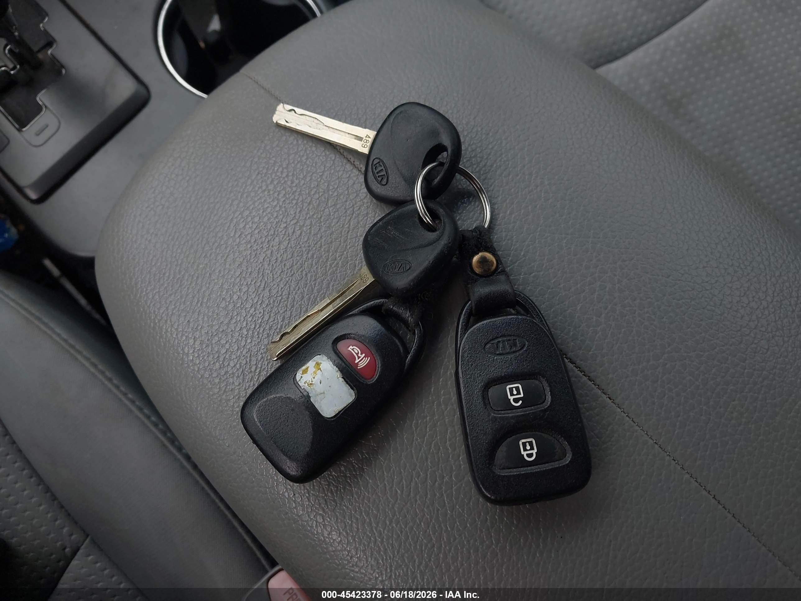 2011 Kia Sorento Lx V6 Blue vin: 5XYKTDA27BG067554
