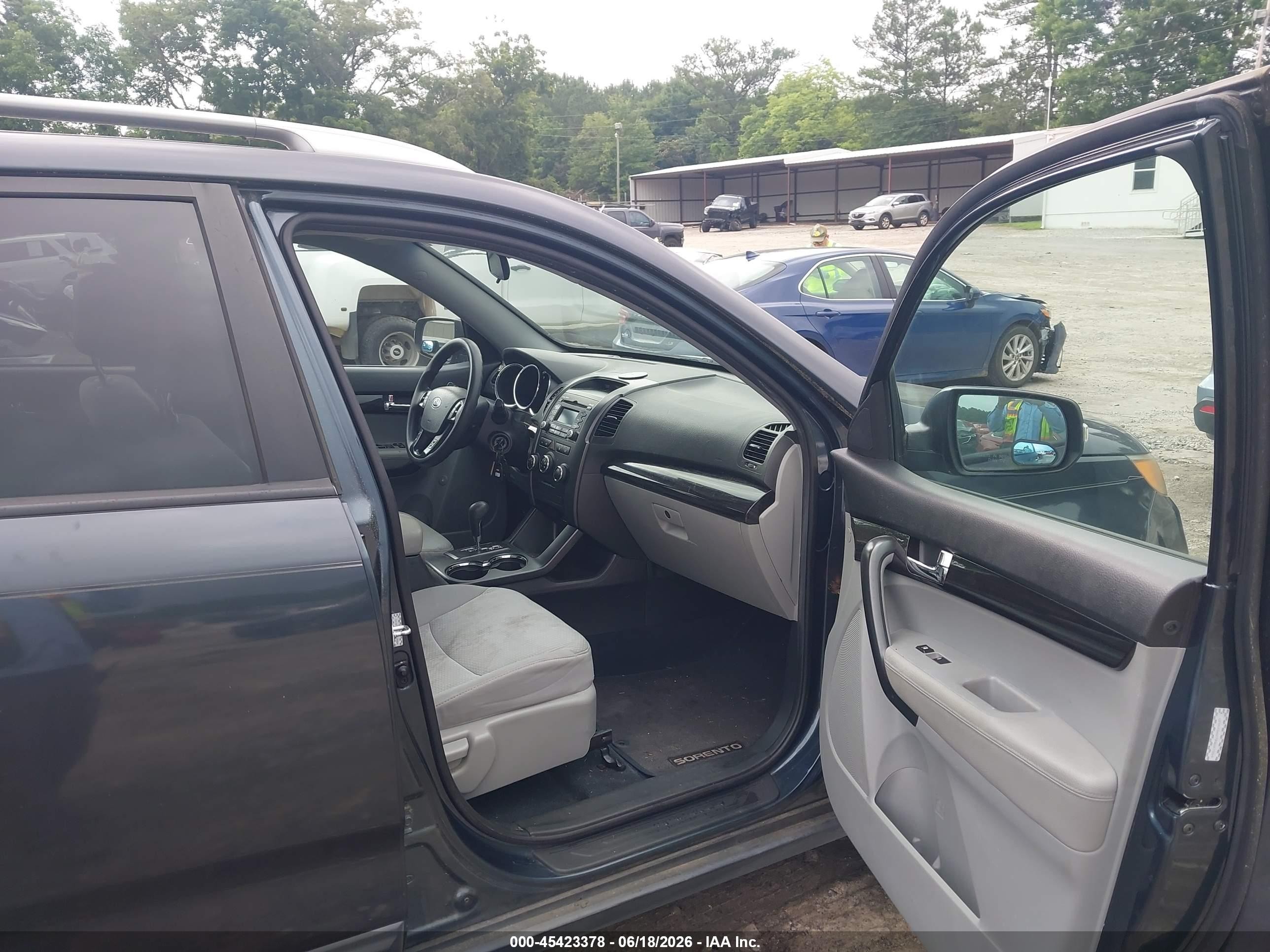 2011 Kia Sorento Lx V6 Blue vin: 5XYKTDA27BG067554
