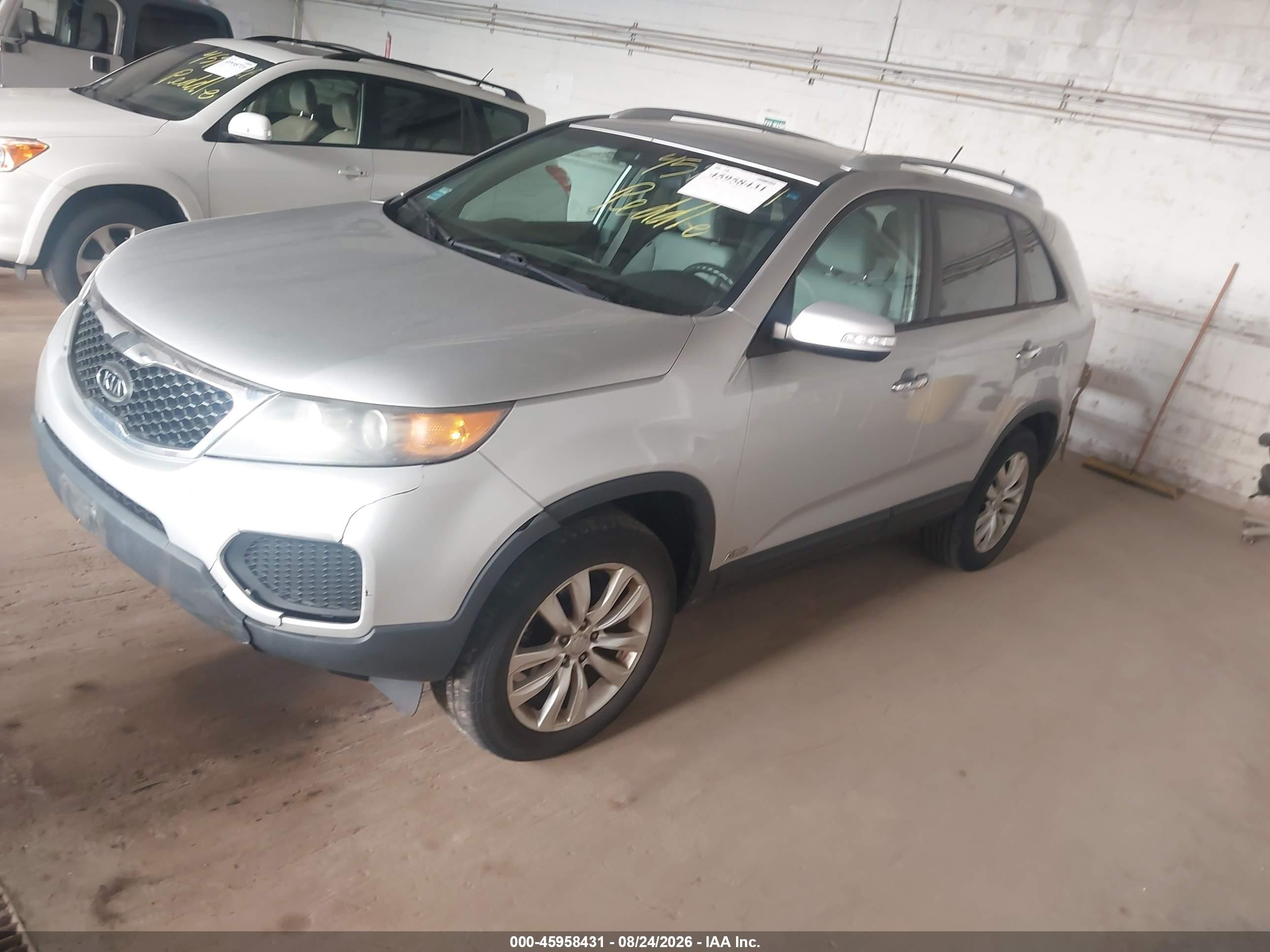 2011 Kia Sorento Lx V6 Серебряный vin: 5XYKTDA27BG082488