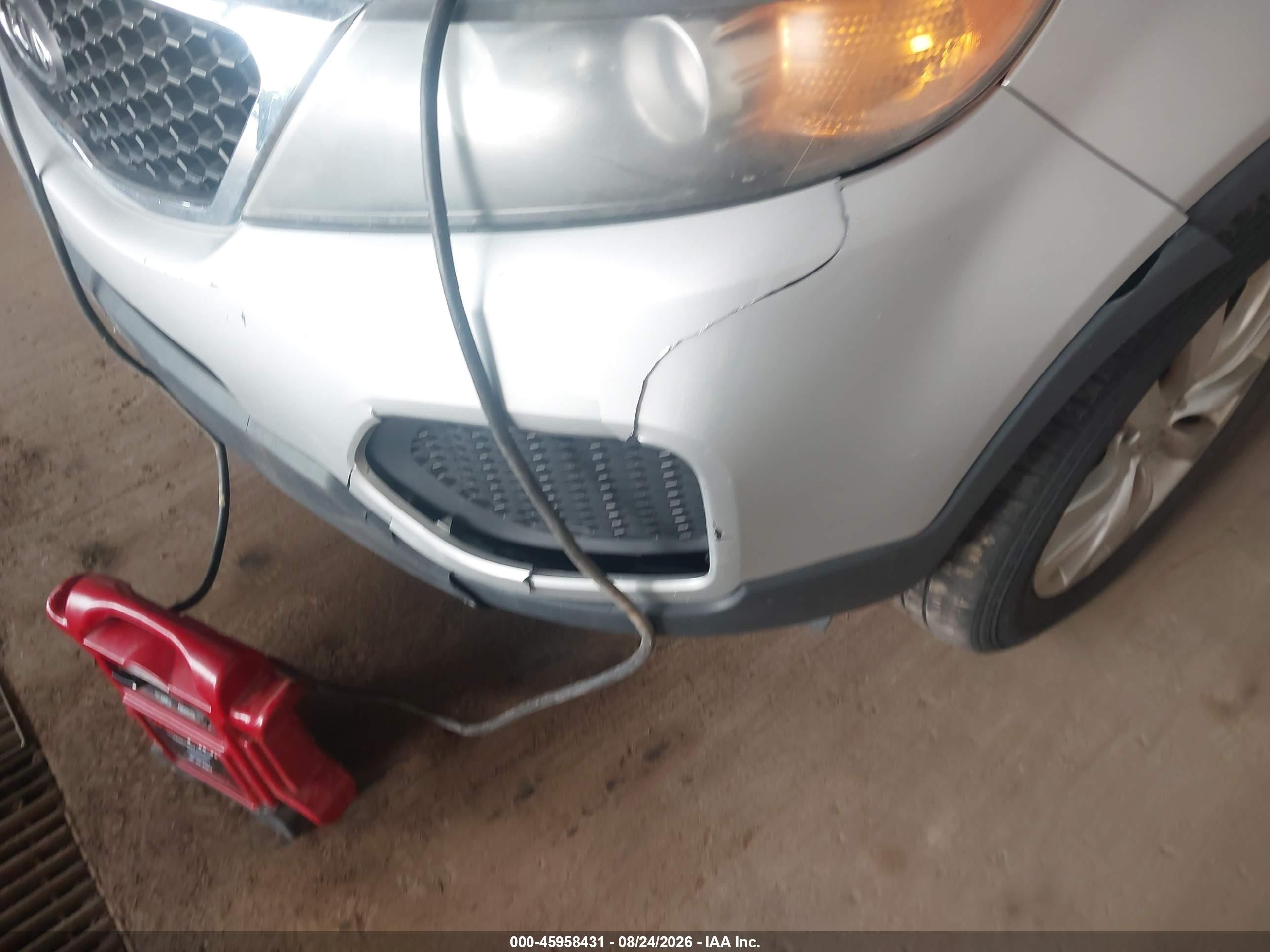 2011 Kia Sorento Lx V6 Серебряный vin: 5XYKTDA27BG082488