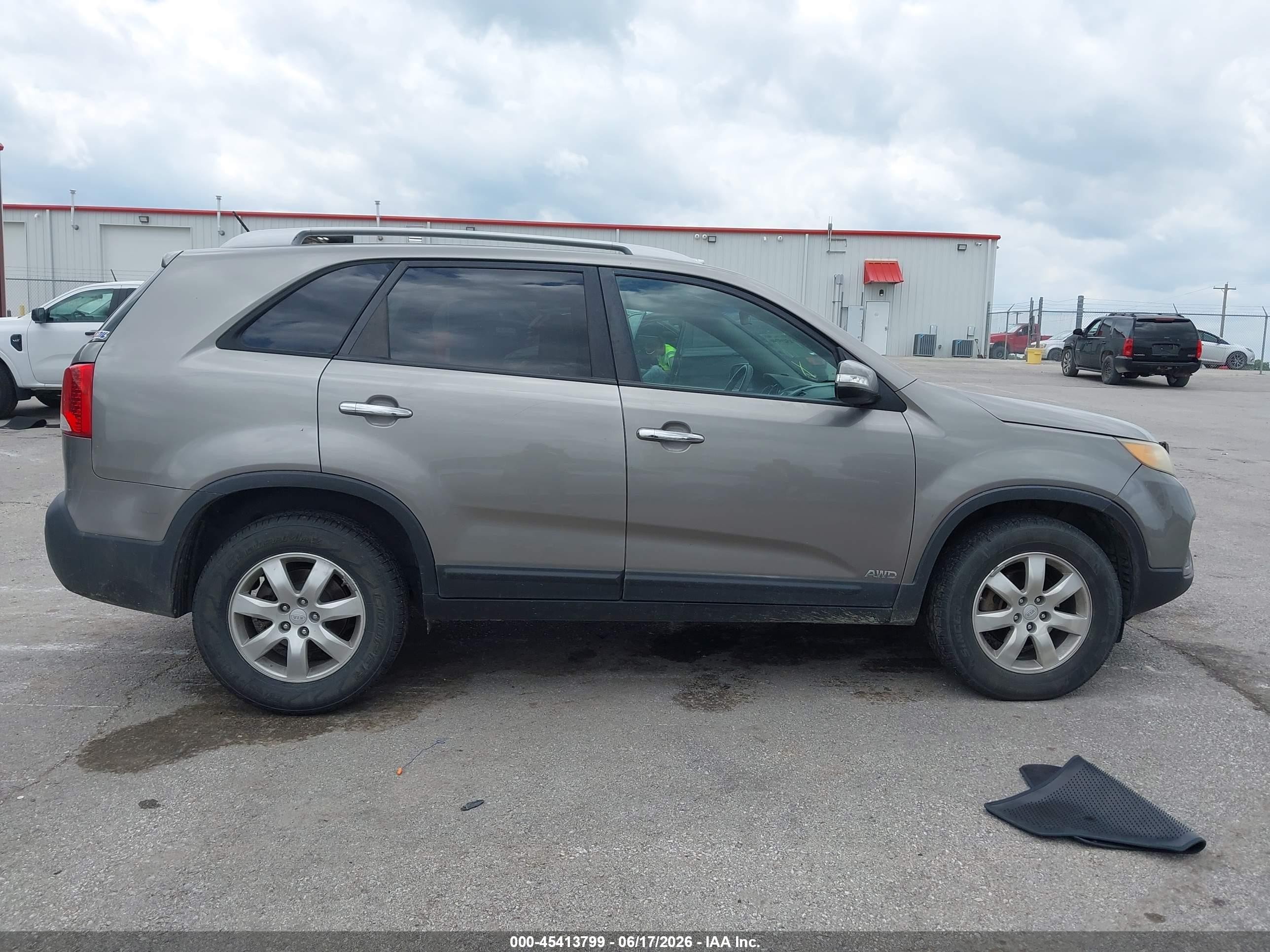 2011 Kia Sorento Lx V6 Brown vin: 5XYKTDA27BG146352