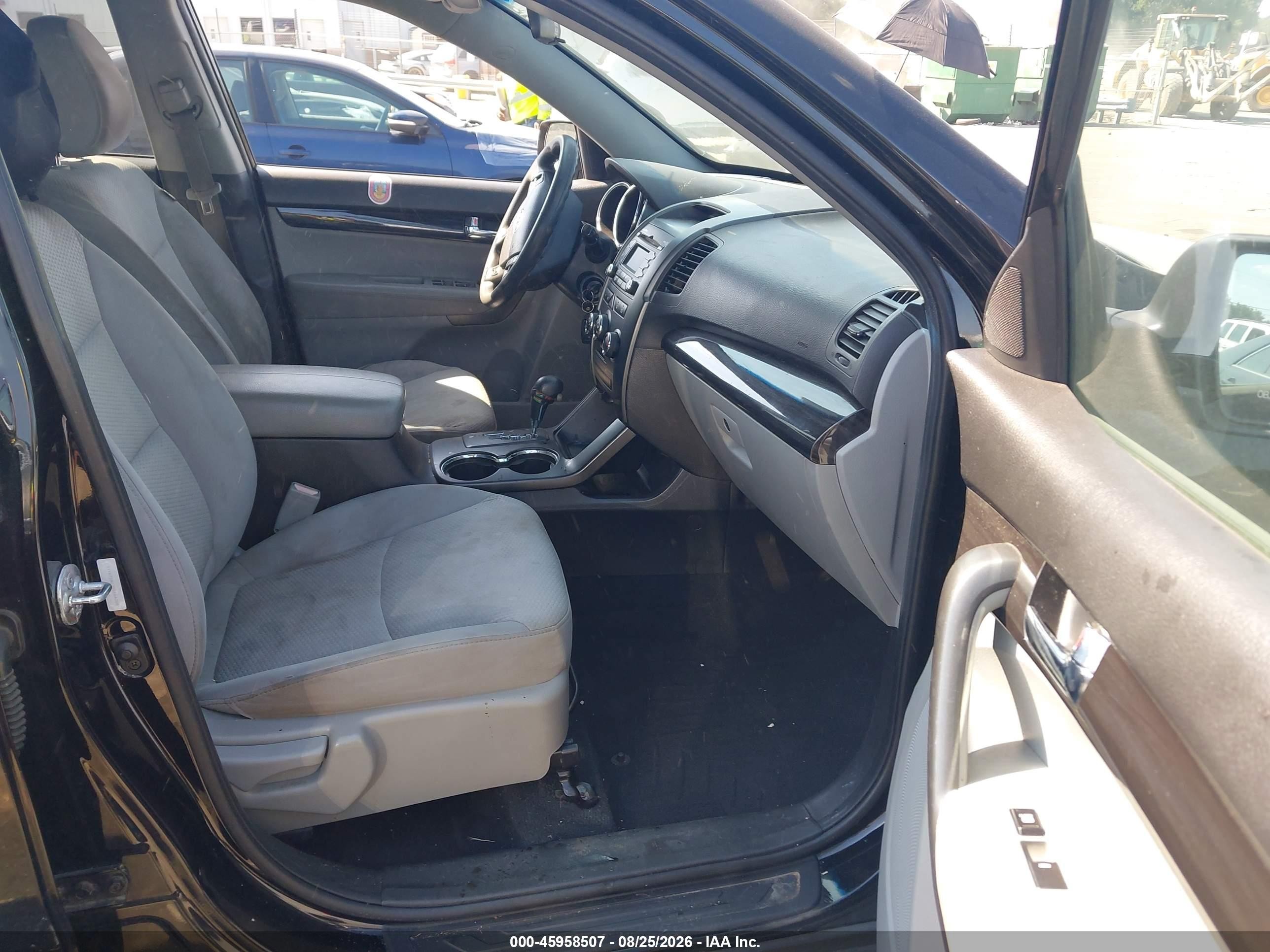2011 Kia Sorento Lx V6 Черный vin: 5XYKTDA27BG164088