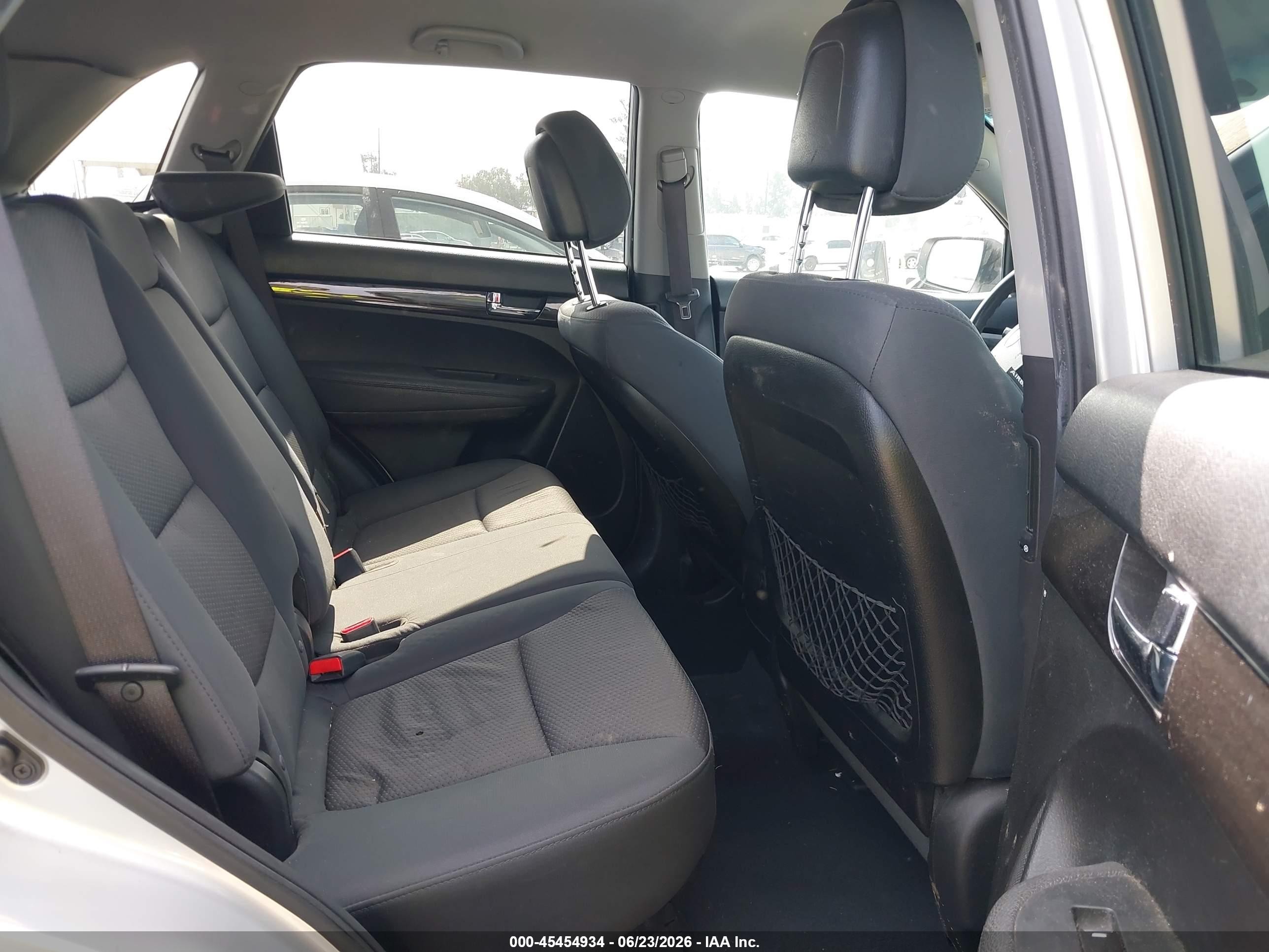 2012 Kia Sorento Lx V6 Silver vin: 5XYKTDA27CG246212
