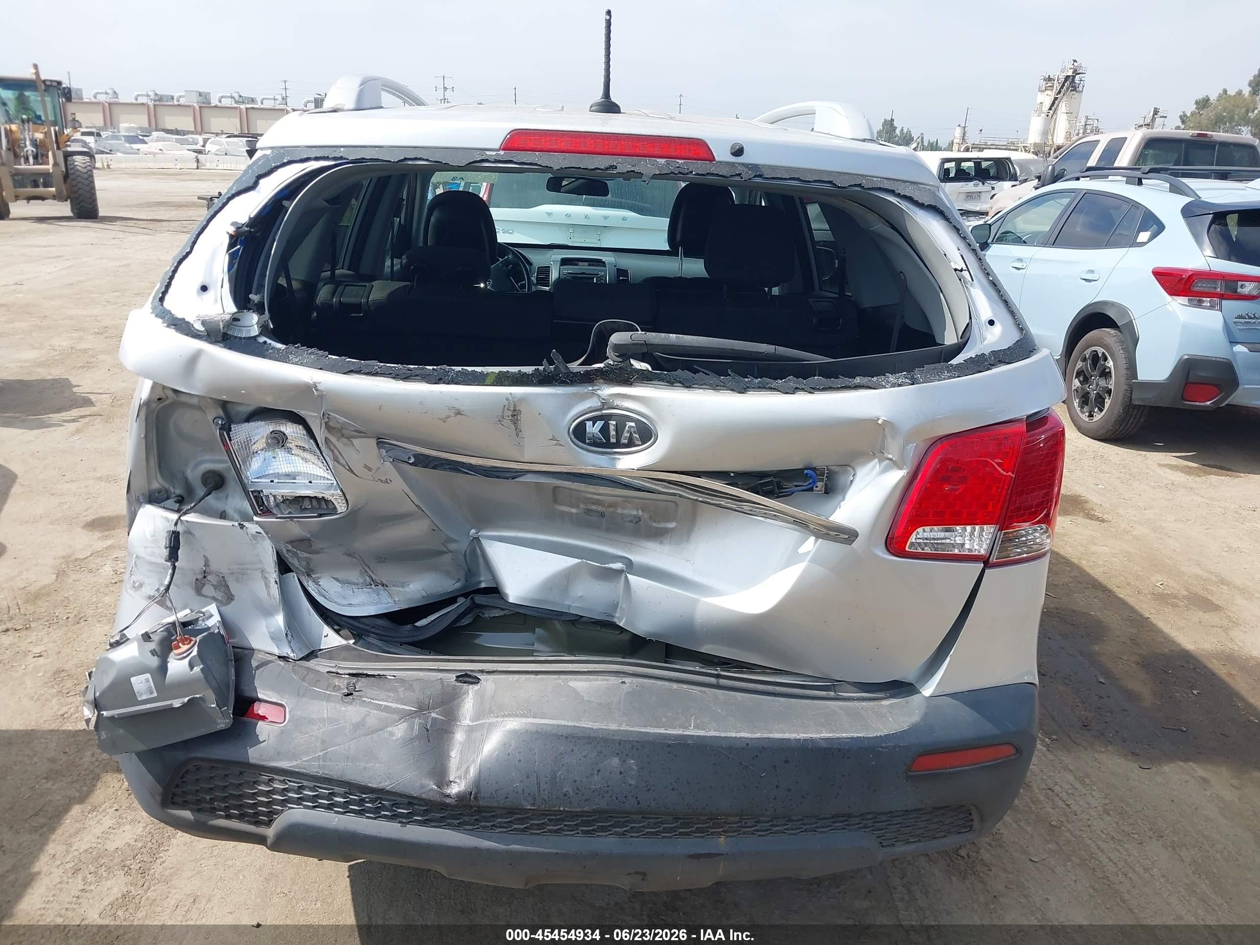 2012 Kia Sorento Lx V6 Silver vin: 5XYKTDA27CG246212