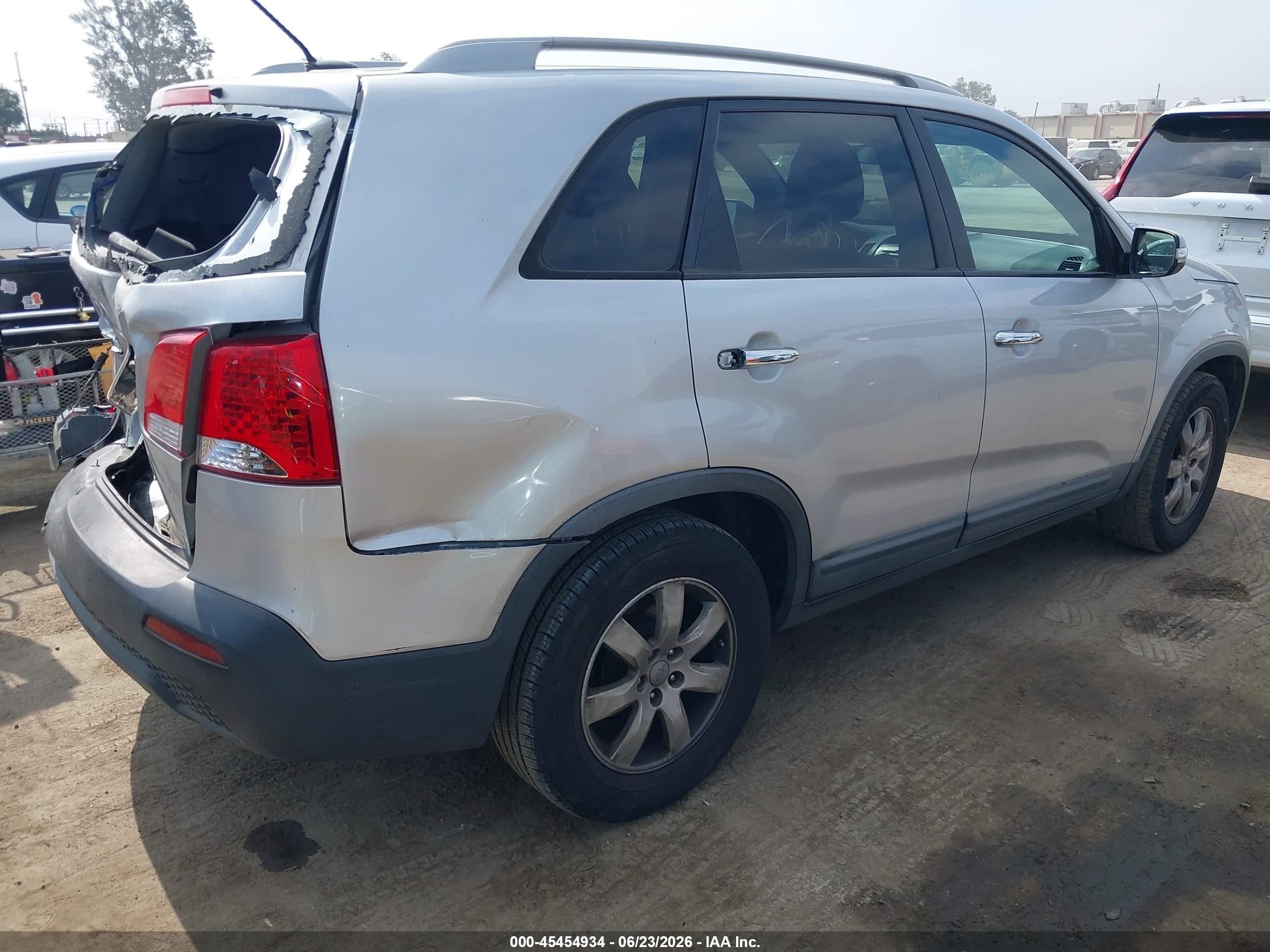 2012 Kia Sorento Lx V6 Silver vin: 5XYKTDA27CG246212