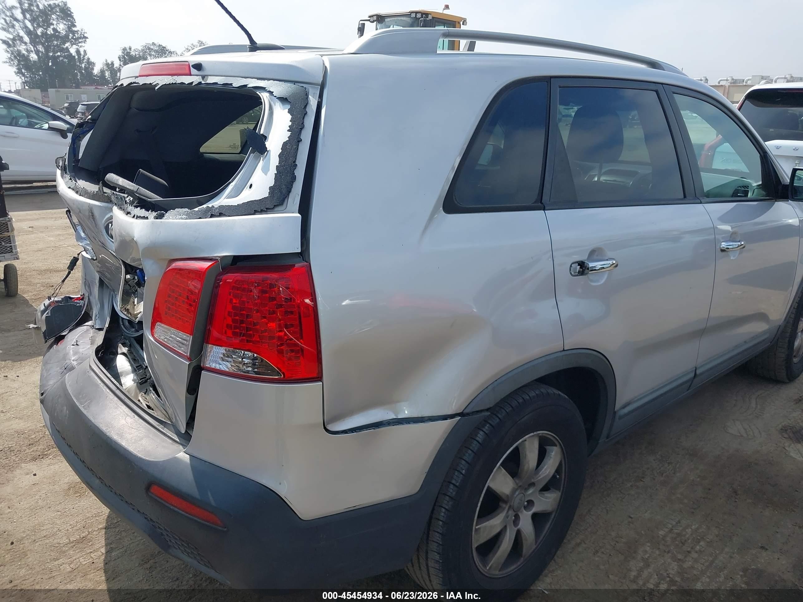 2012 Kia Sorento Lx V6 Silver vin: 5XYKTDA27CG246212