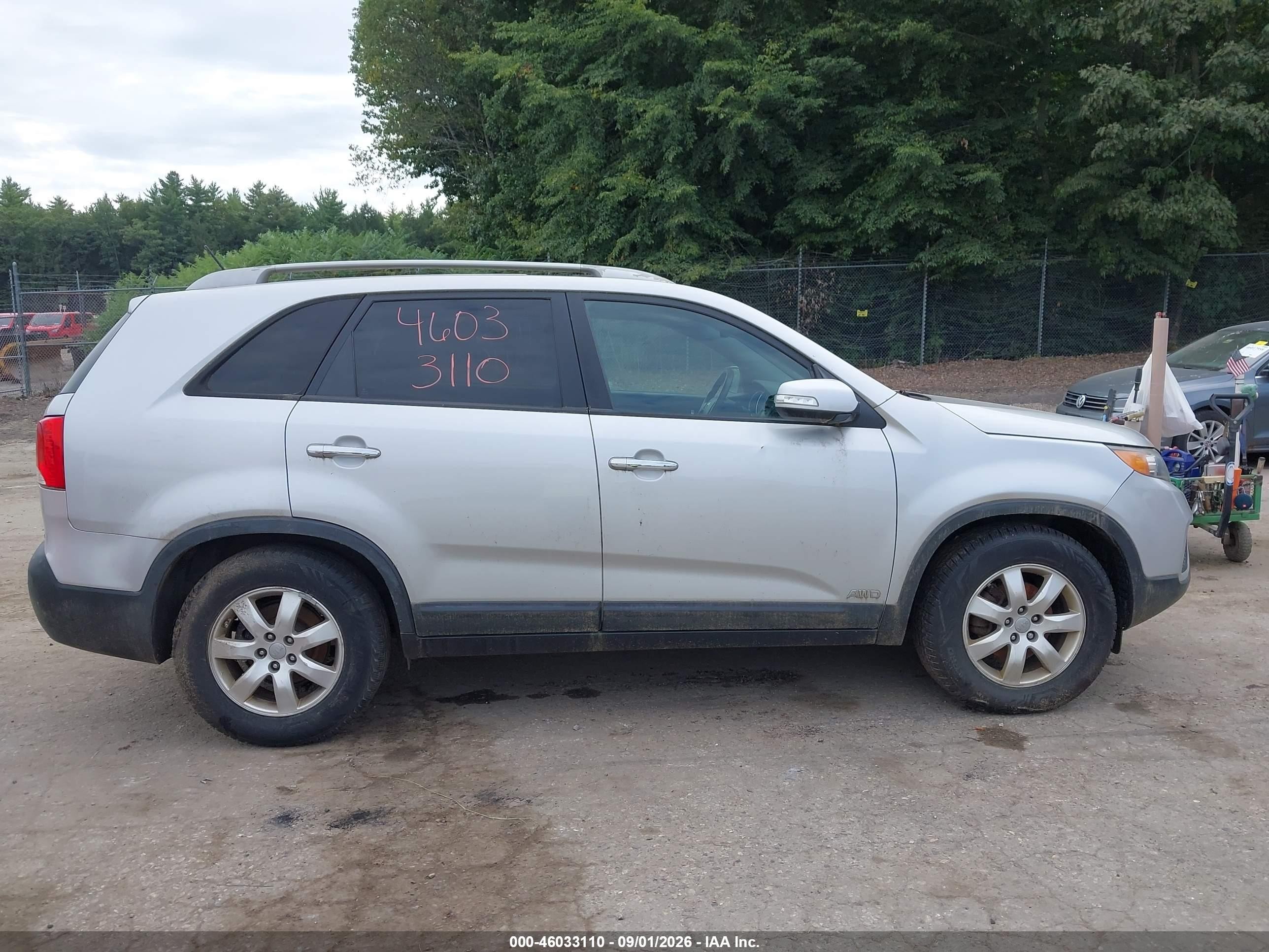 2013 Kia Sorento Lx V6 Серебряный vin: 5XYKTDA27DG309780