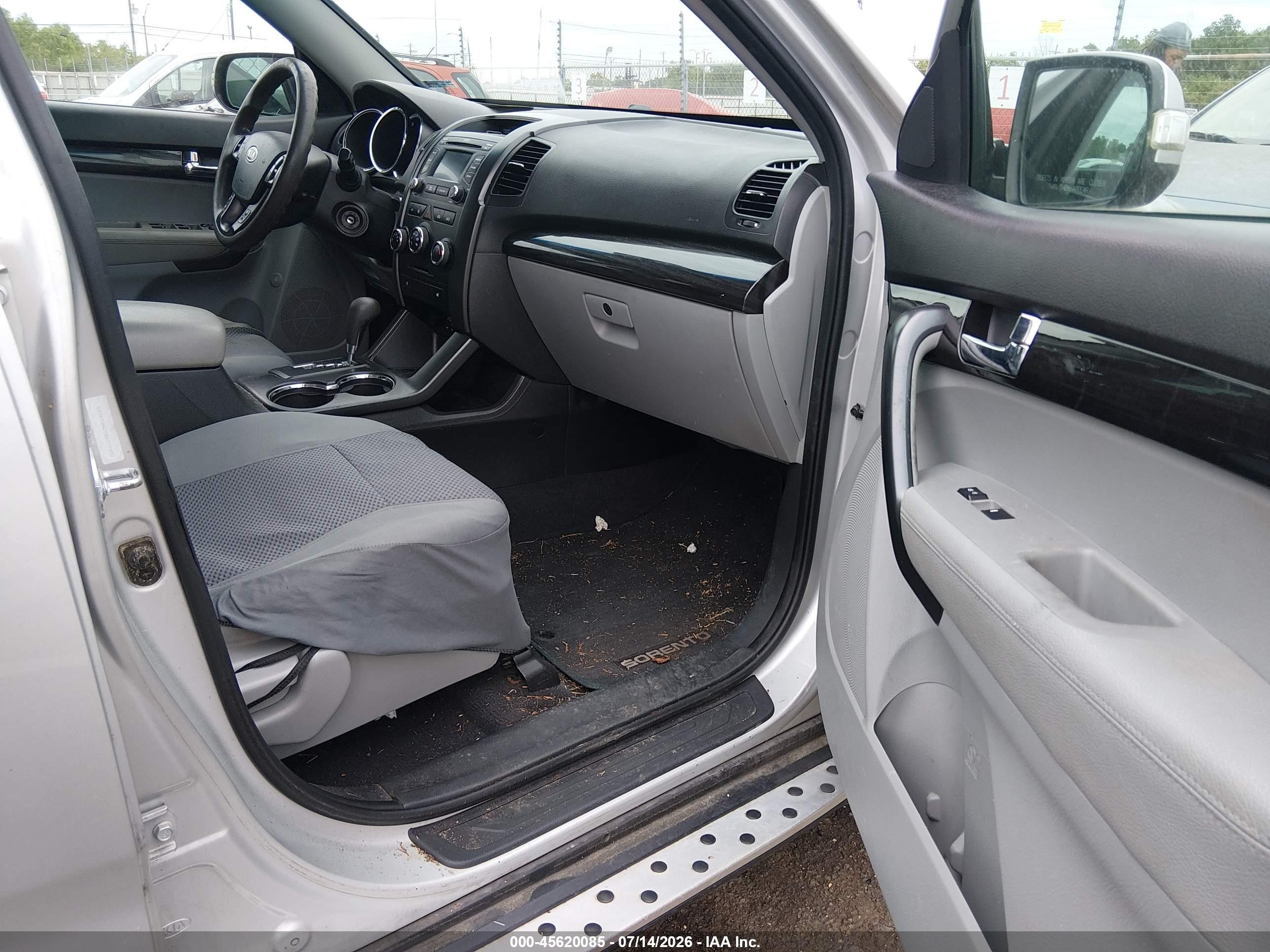 2013 Kia Sorento Lx V6 Silver vin: 5XYKTDA27DG374483