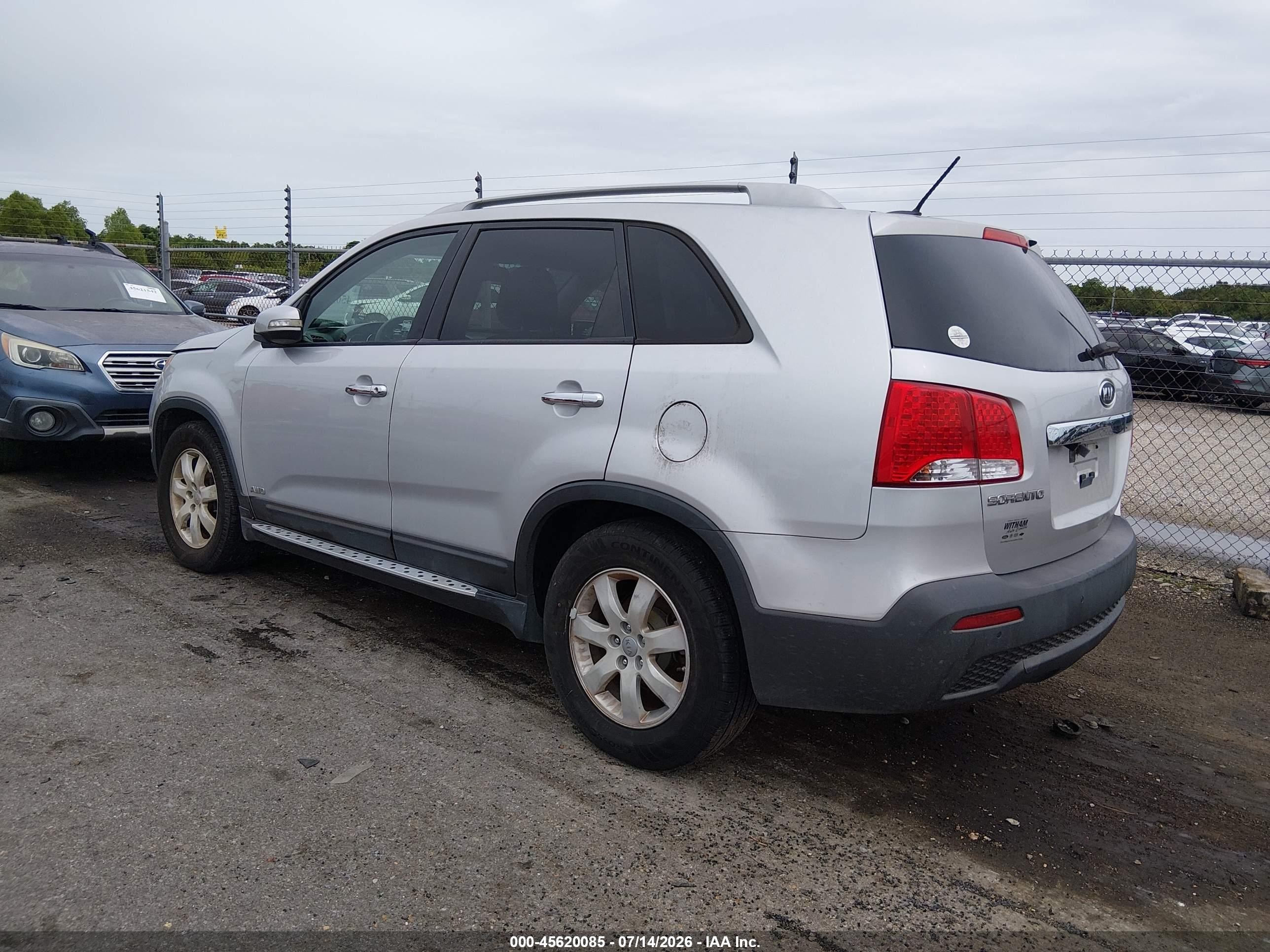 2013 Kia Sorento Lx V6 Silver vin: 5XYKTDA27DG374483