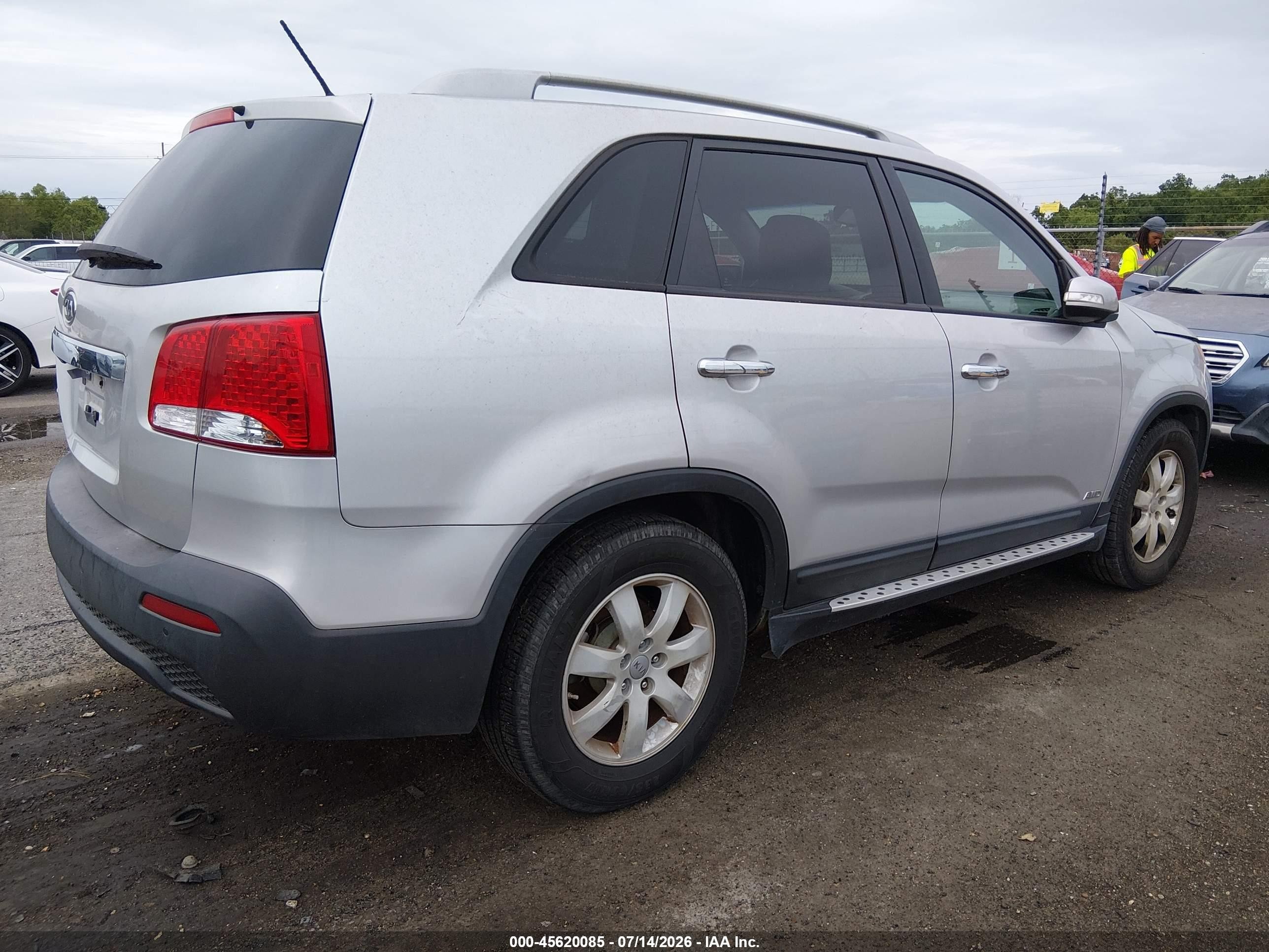 2013 Kia Sorento Lx V6 Silver vin: 5XYKTDA27DG374483