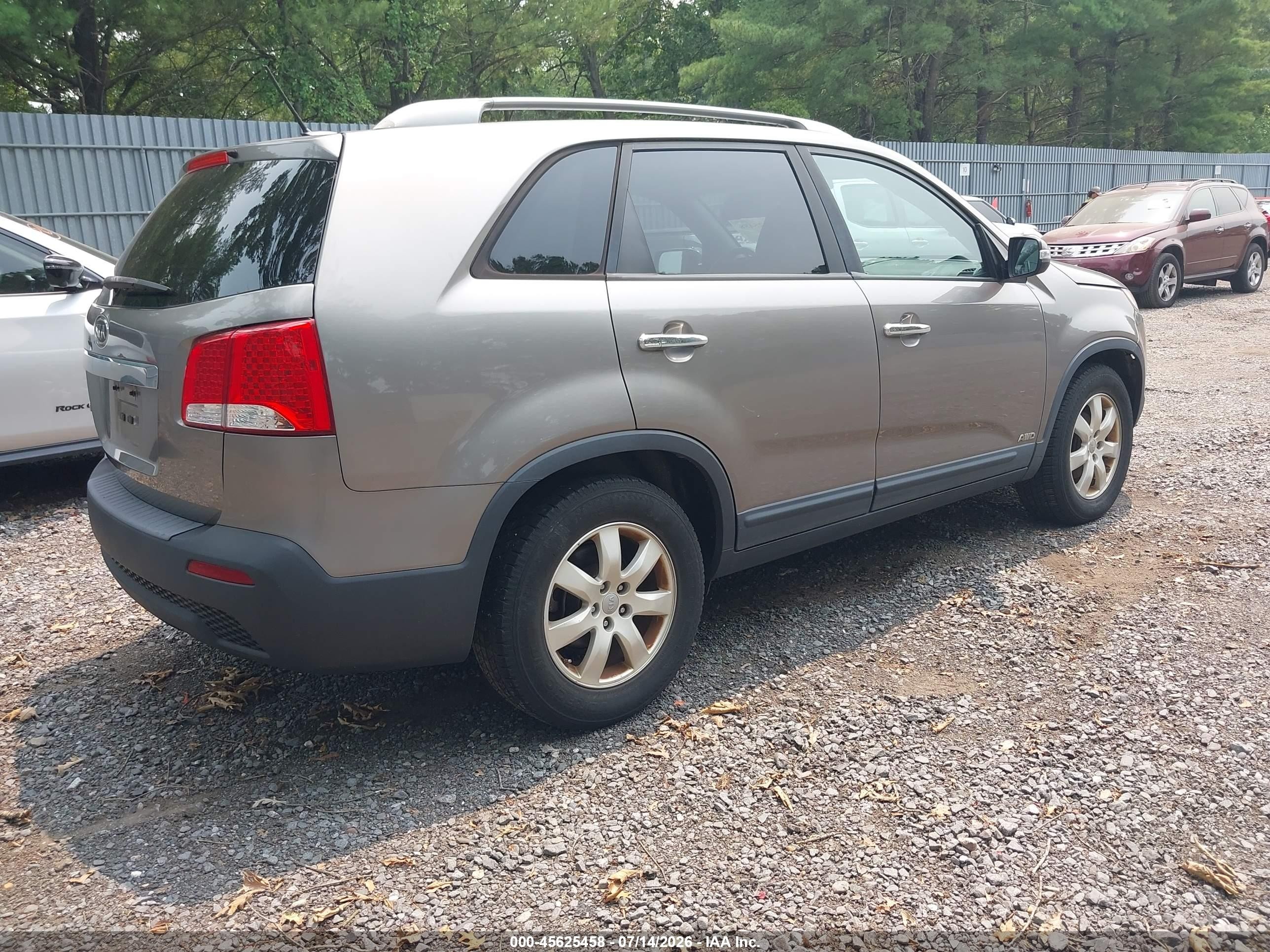 2012 Kia Sorento Lx V6 Серебряный vin: 5XYKTDA28CG277520