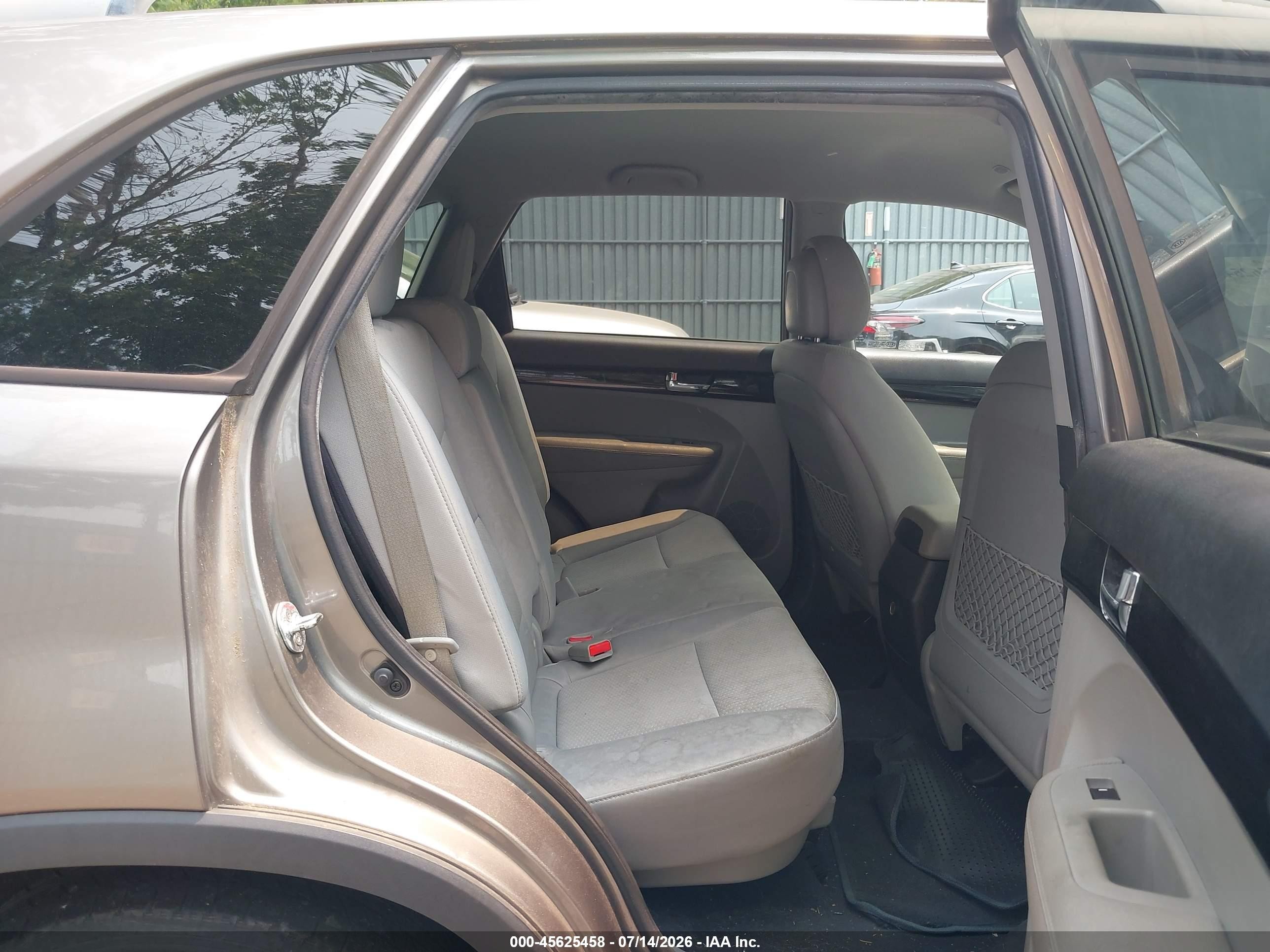 2012 Kia Sorento Lx V6 Серебряный vin: 5XYKTDA28CG277520