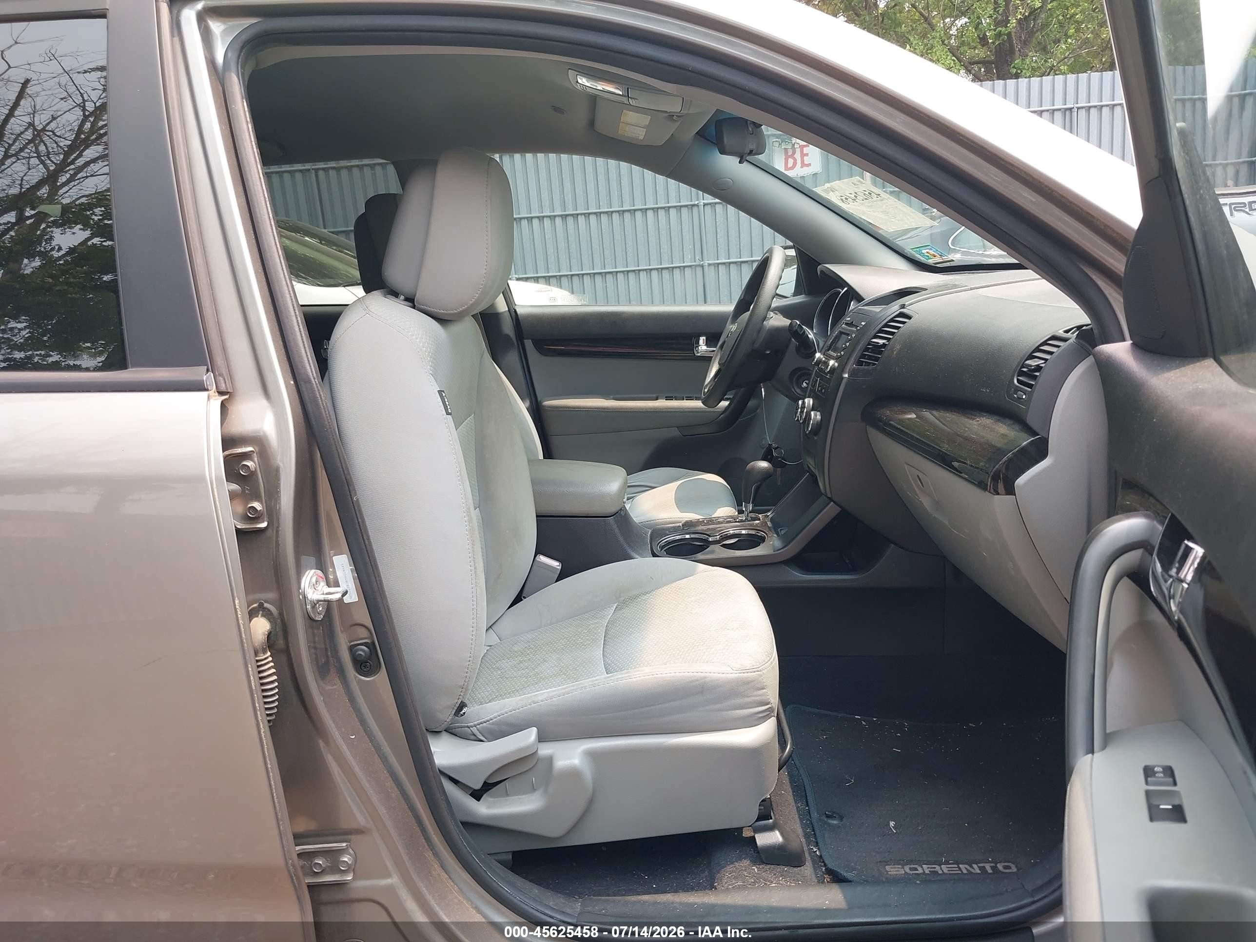 2012 Kia Sorento Lx V6 Серебряный vin: 5XYKTDA28CG277520