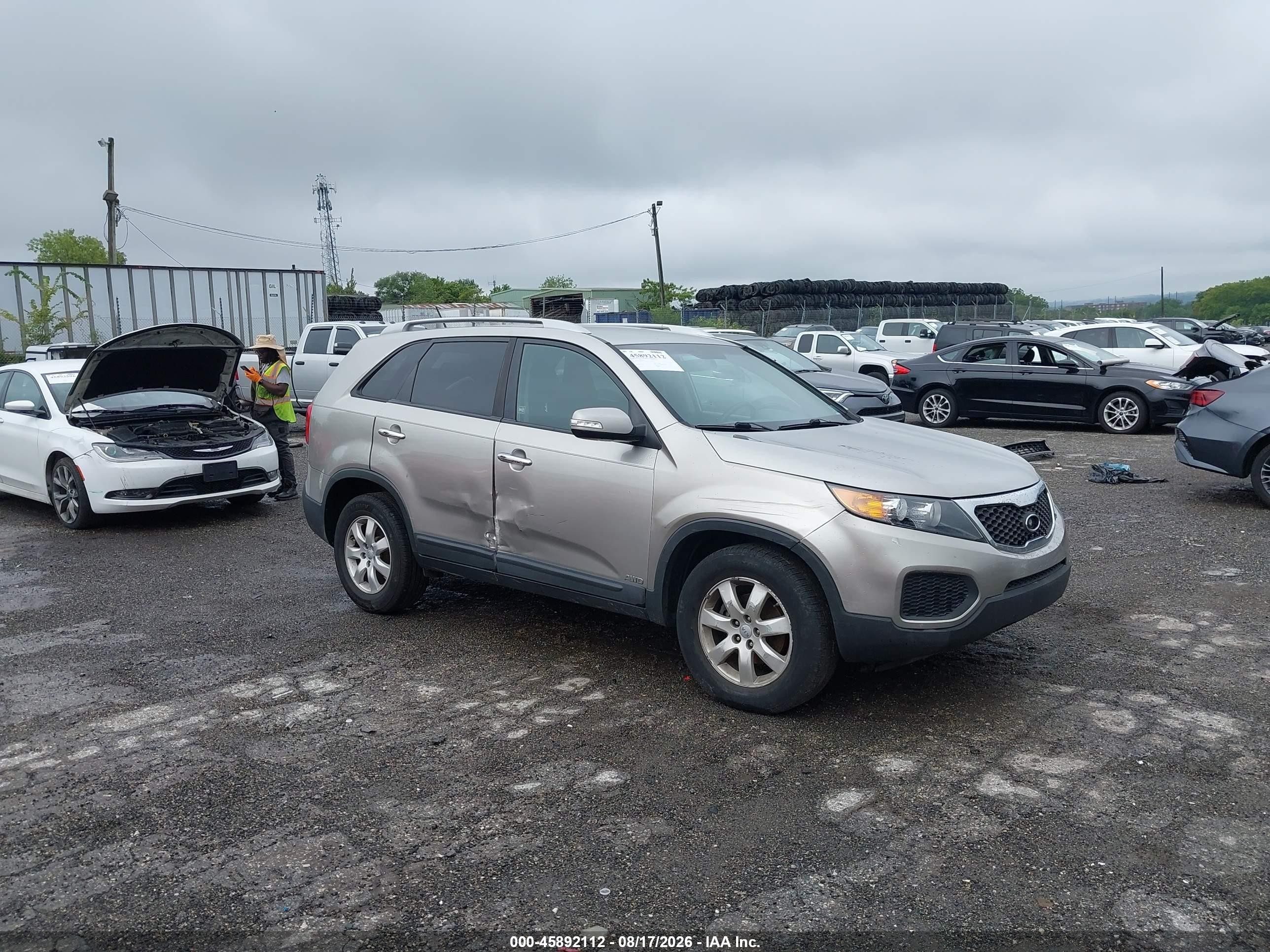 2013 Kia Sorento Lx V6 Silver vin: 5XYKTDA28DG394273