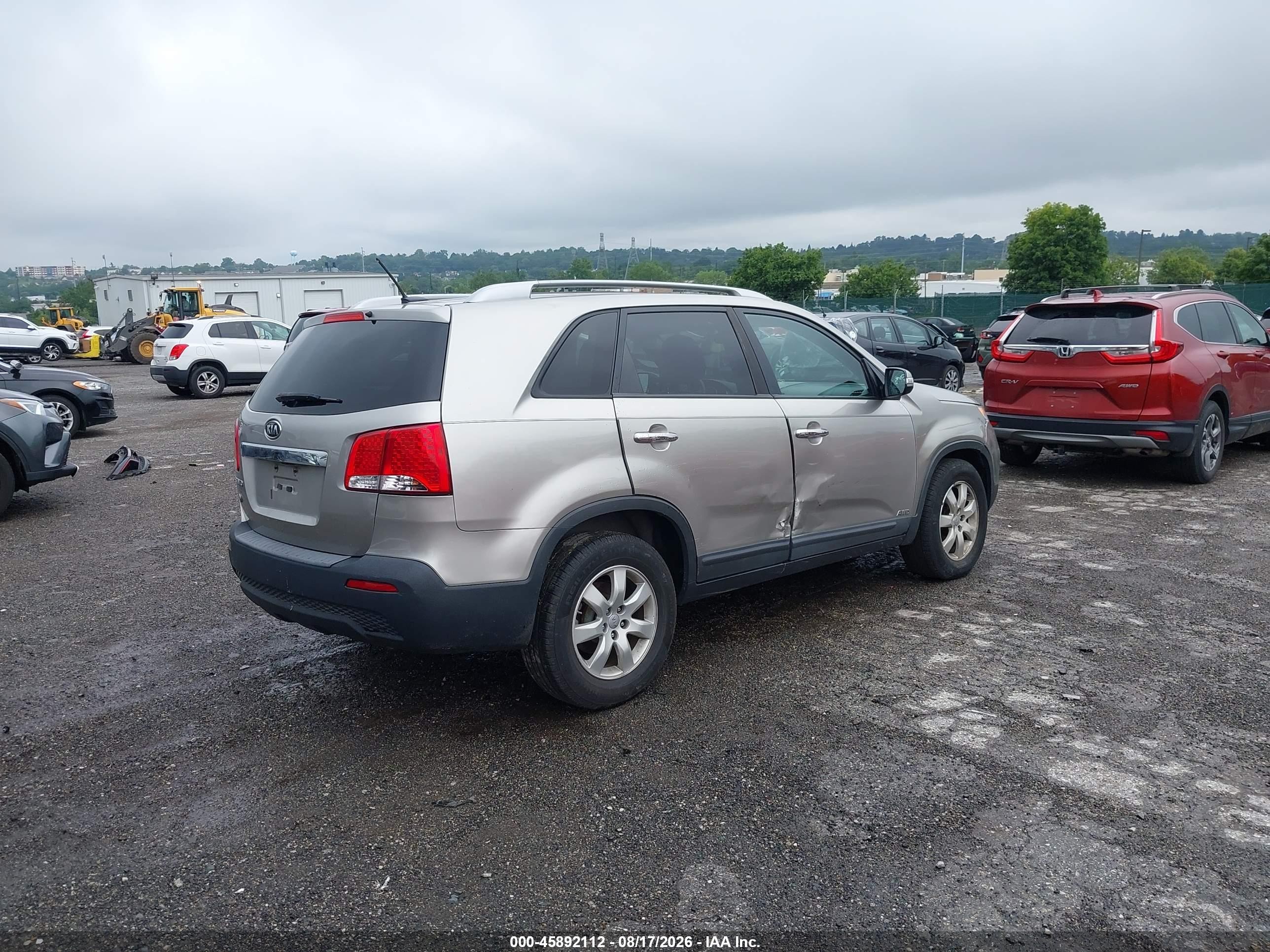2013 Kia Sorento Lx V6 Silver vin: 5XYKTDA28DG394273