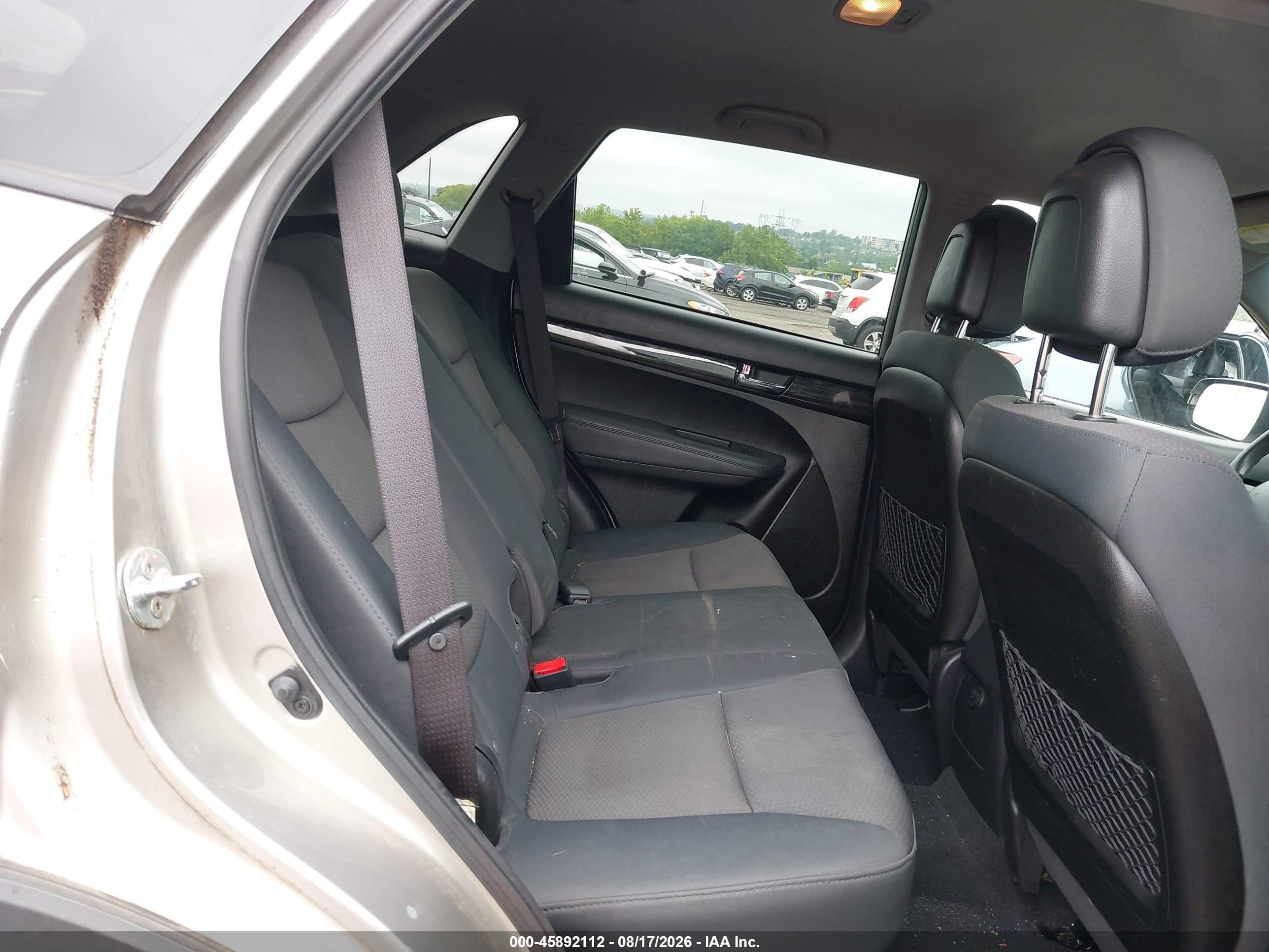 2013 Kia Sorento Lx V6 Silver vin: 5XYKTDA28DG394273