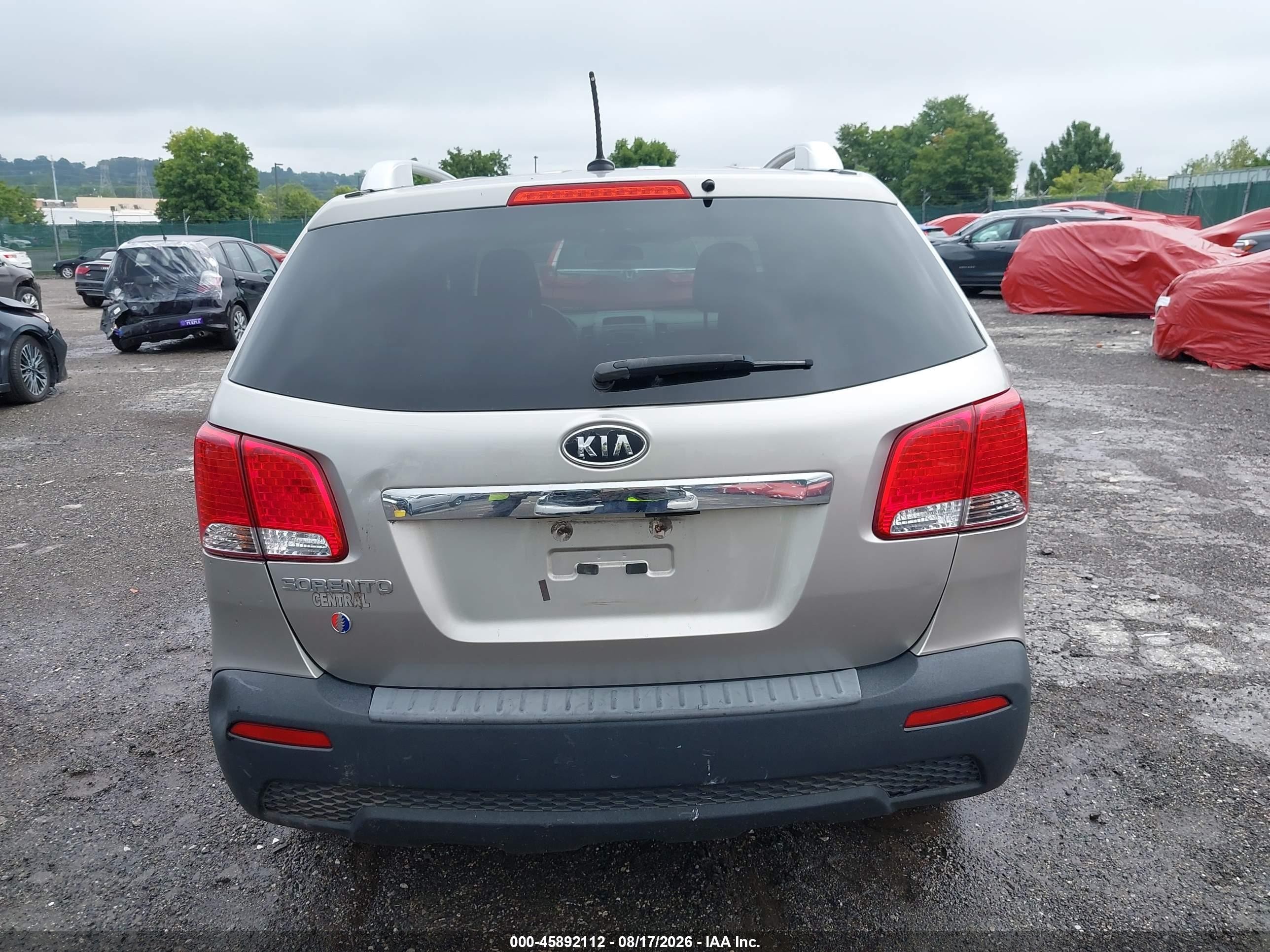 2013 Kia Sorento Lx V6 Silver vin: 5XYKTDA28DG394273