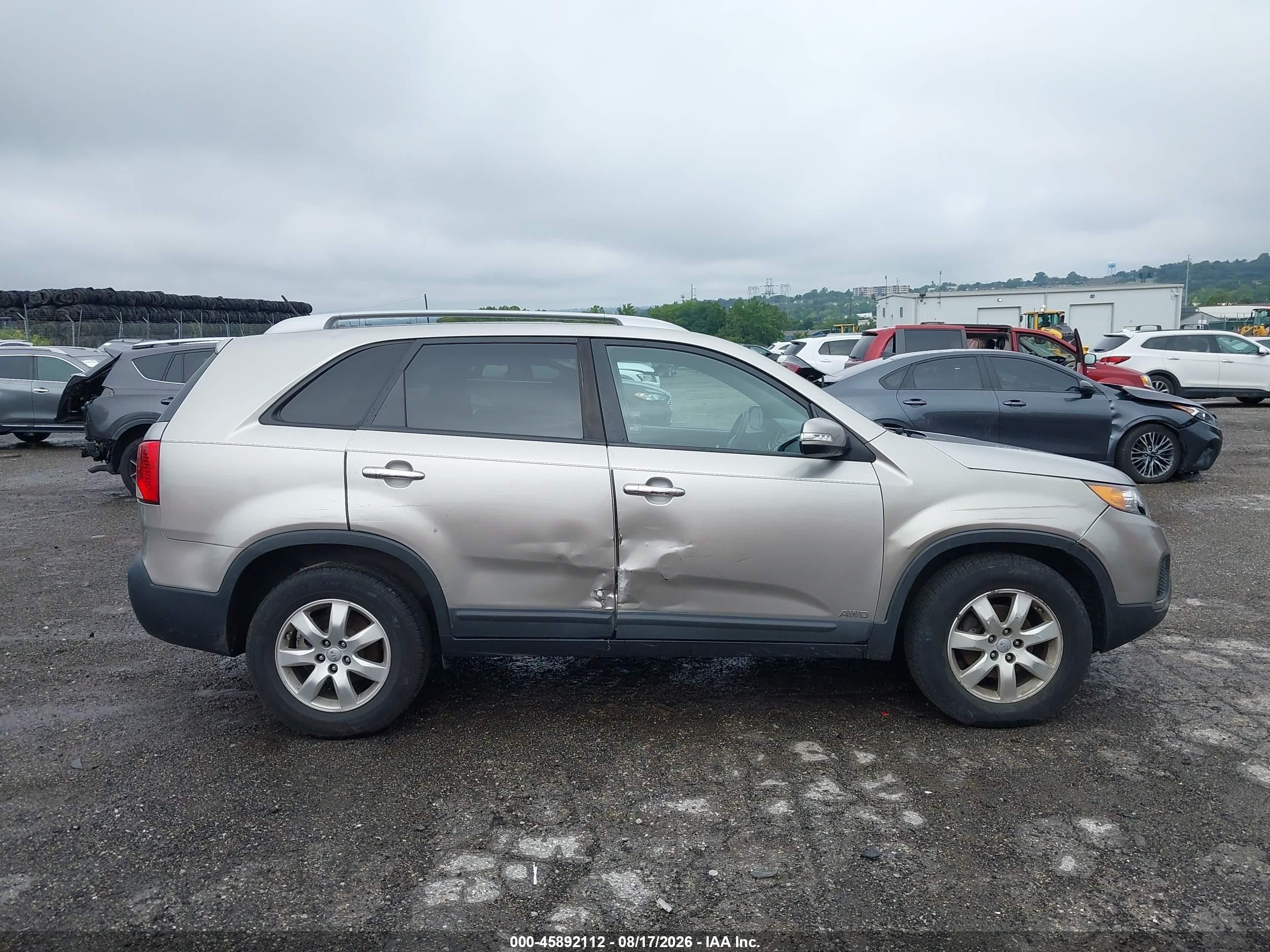 2013 Kia Sorento Lx V6 Silver vin: 5XYKTDA28DG394273