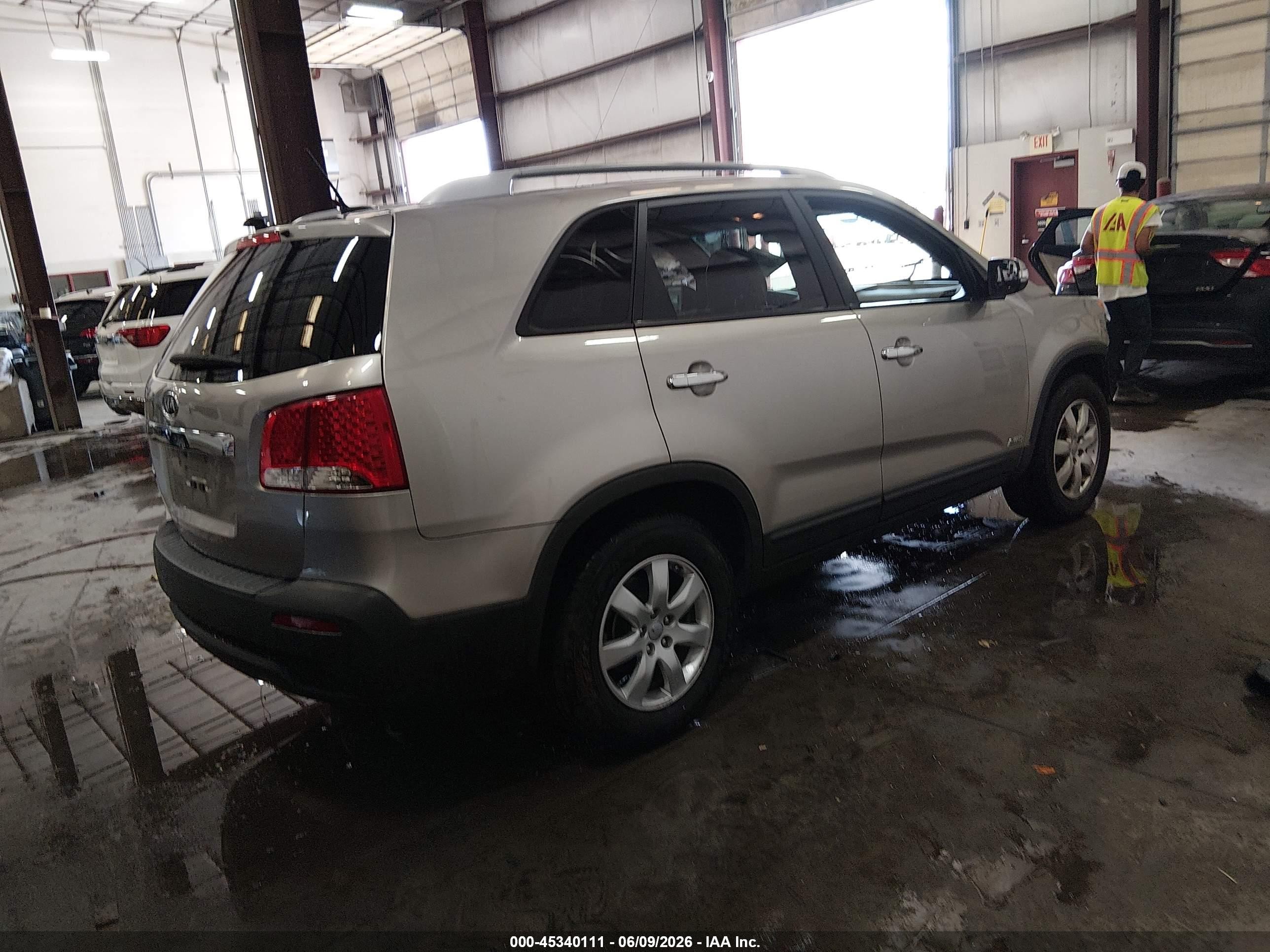 2013 Kia Sorento Lx V6 Gold vin: 5XYKTDA28DG412111