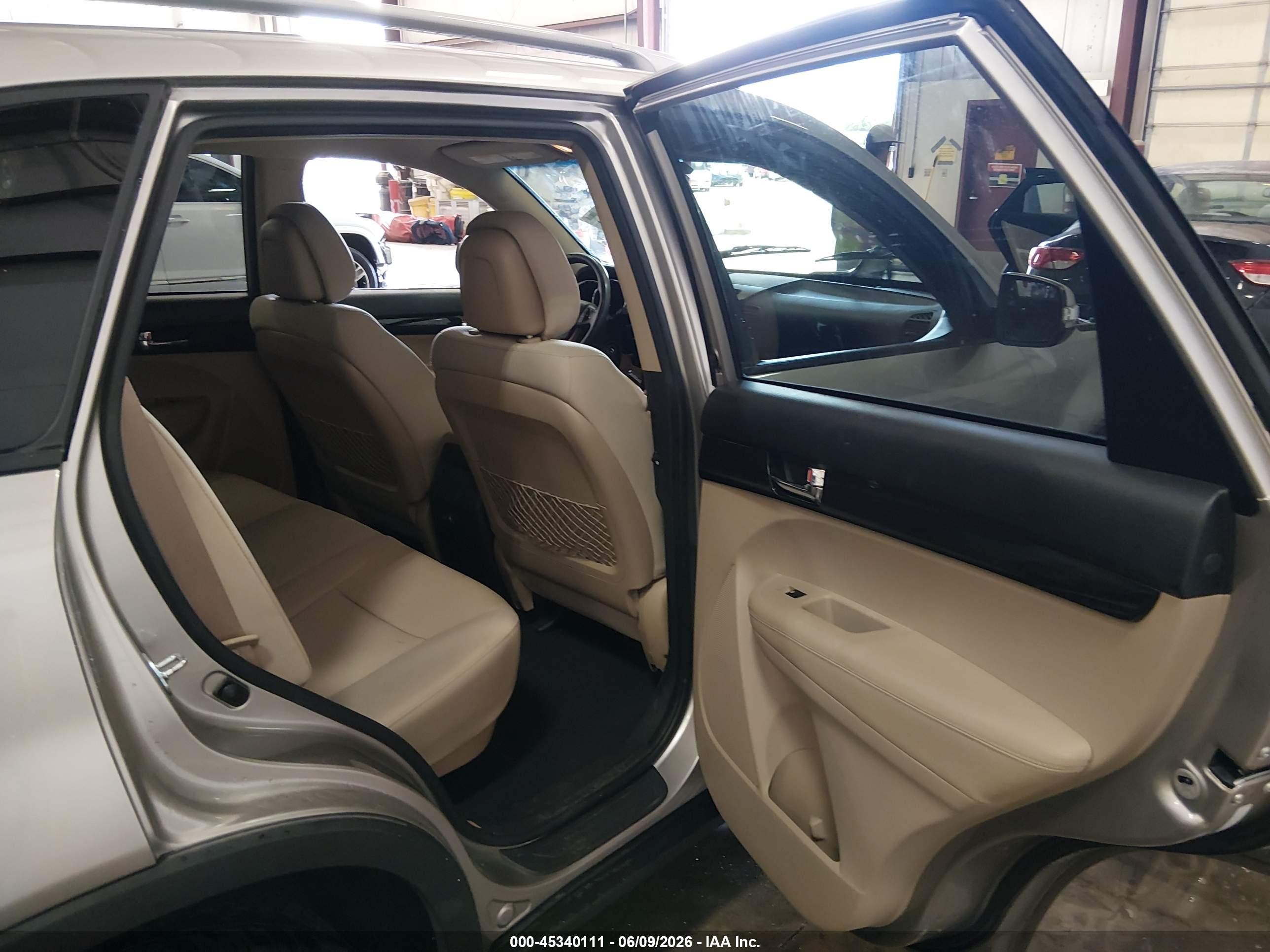 2013 Kia Sorento Lx V6 Gold vin: 5XYKTDA28DG412111