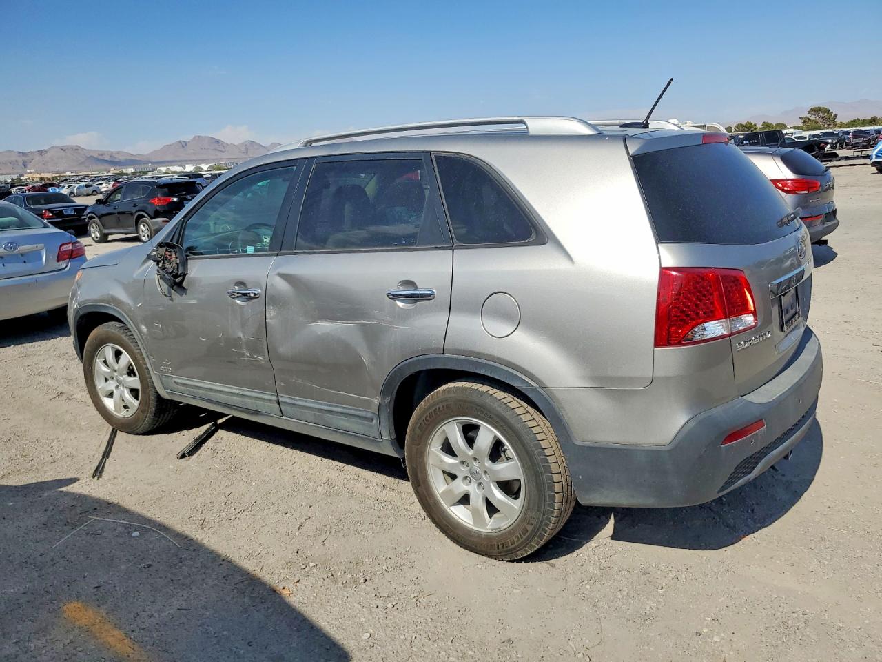 2013 Kia Sorento Lx Gray vin: 5XYKTDA28DG424016