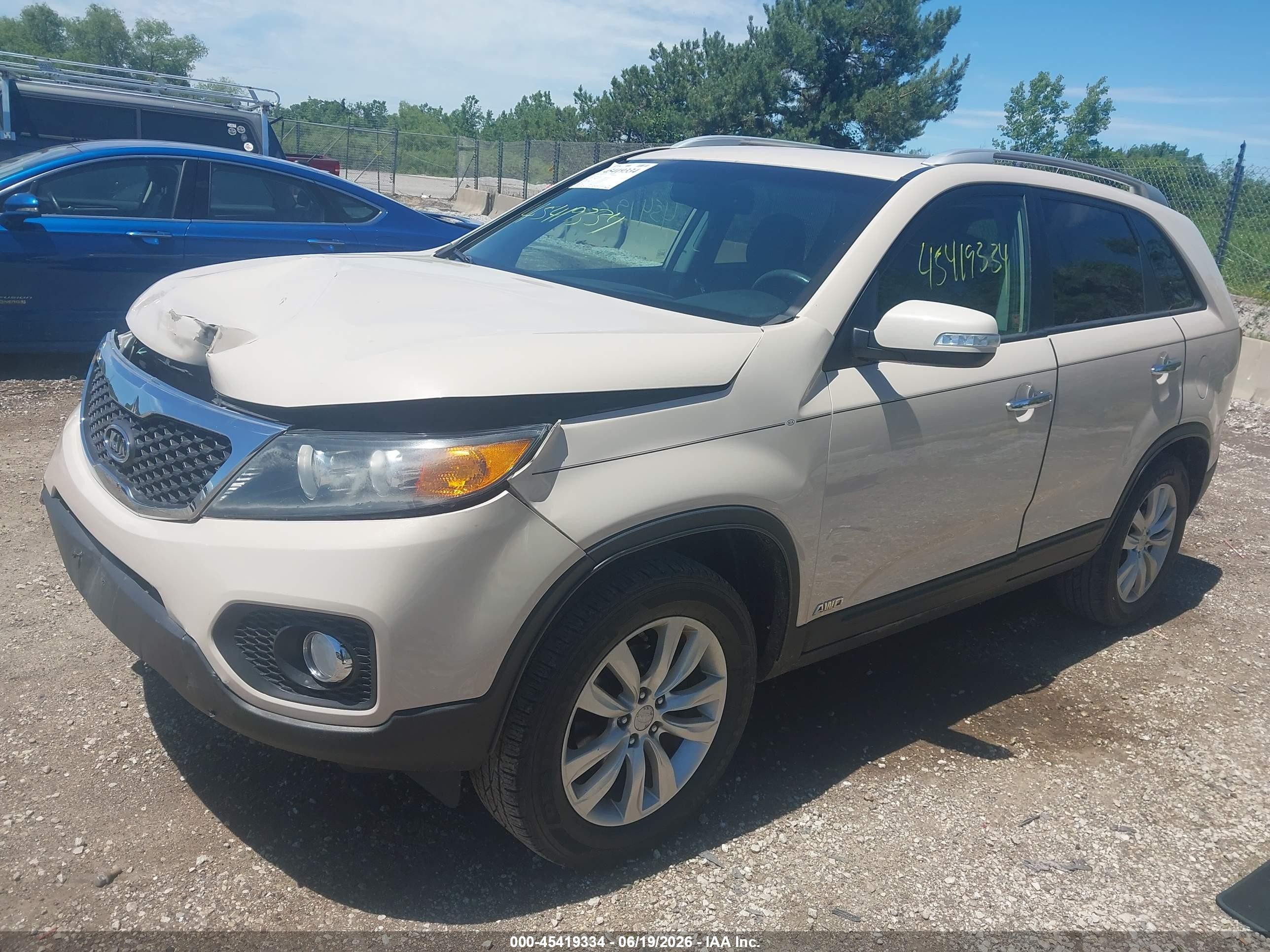 2011 Kia Sorento Lx V6 Cream vin: 5XYKTDA29BG100568