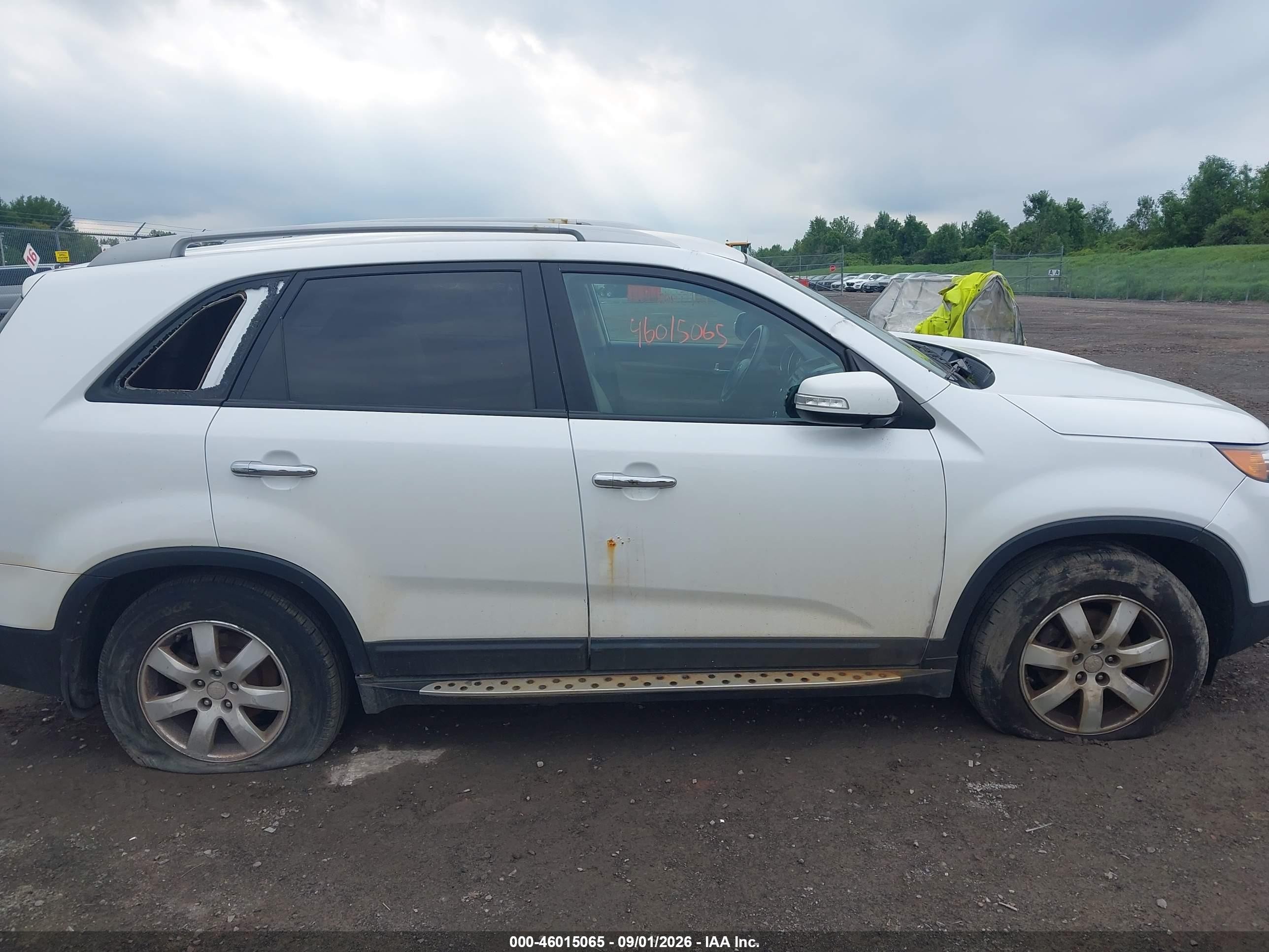 2011 Kia Sorento Lx V6 Белый vin: 5XYKTDA29BG146160