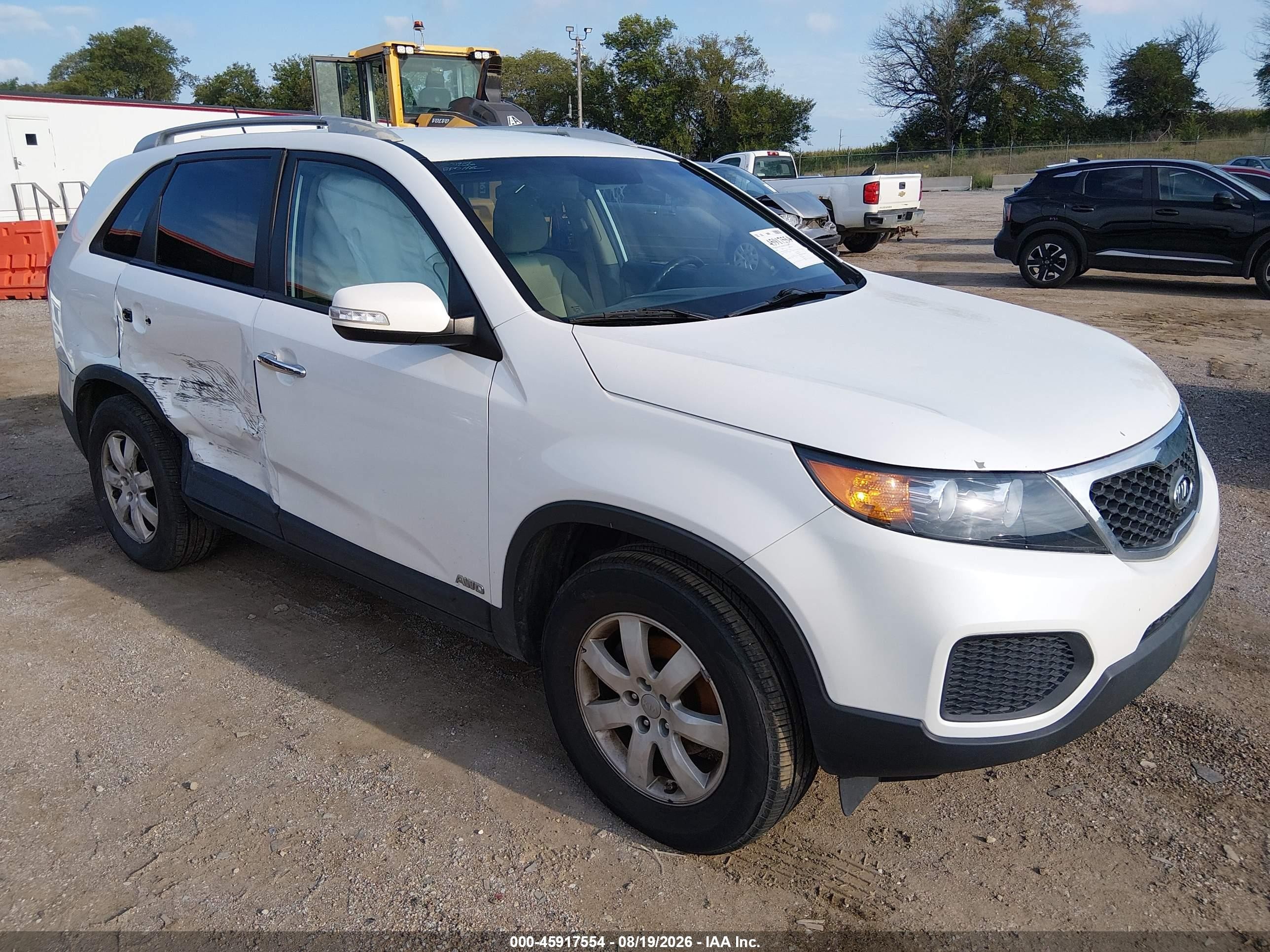 2012 Kia Sorento Lx V6 White vin: 5XYKTDA29CG228374