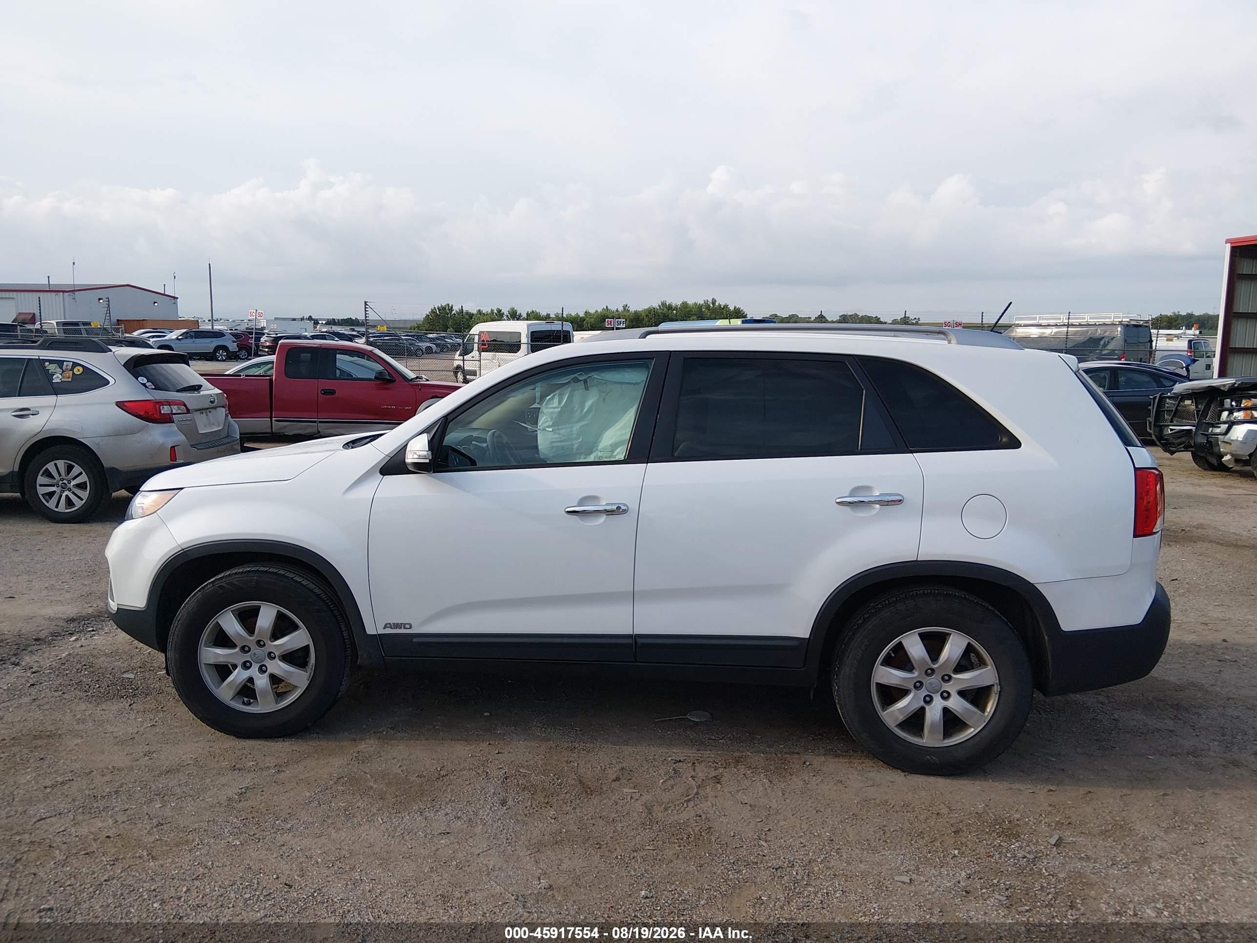 2012 Kia Sorento Lx V6 White vin: 5XYKTDA29CG228374